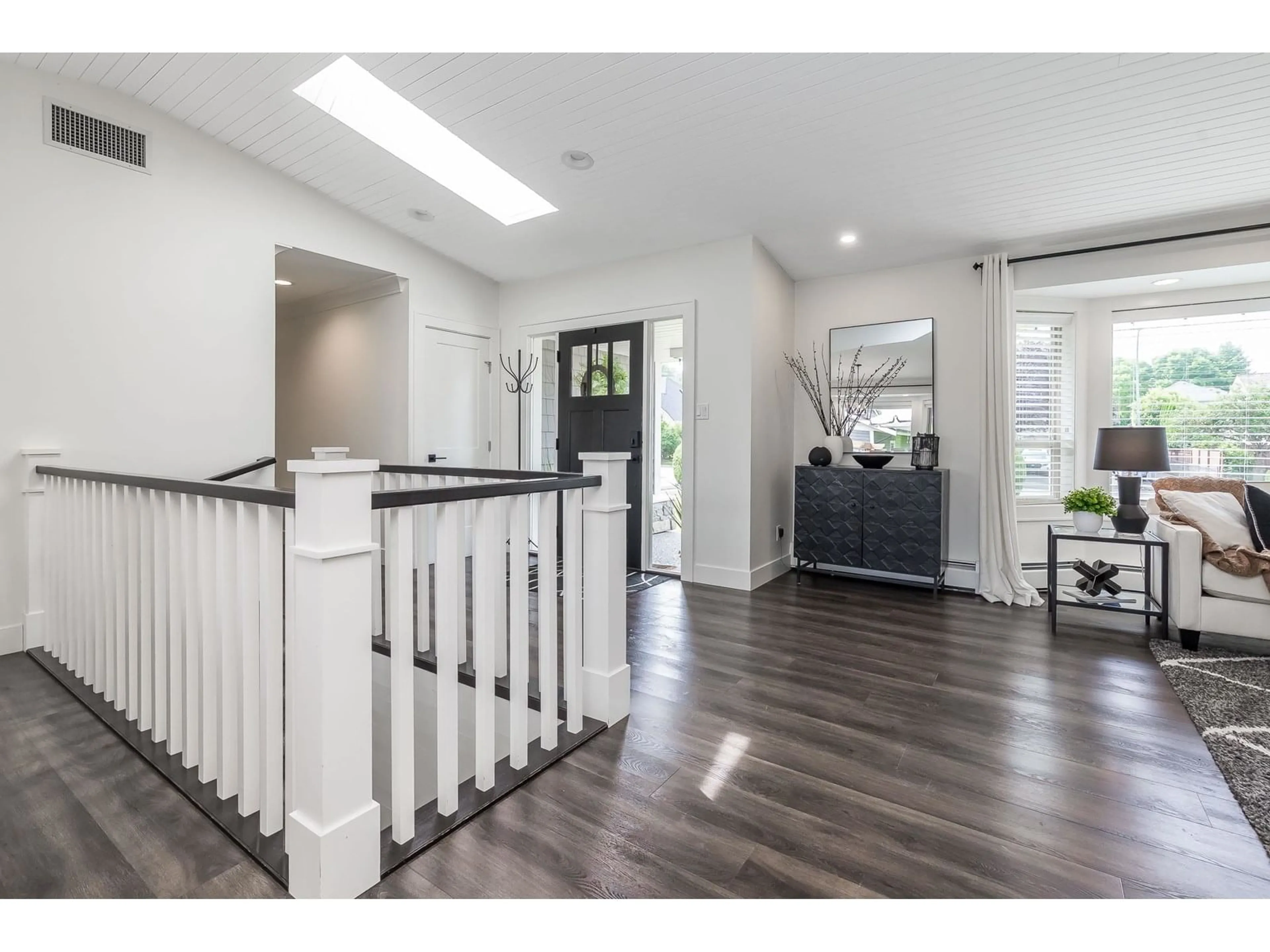 Indoor entryway for 22355 52, Langley British Columbia V2Y1L5