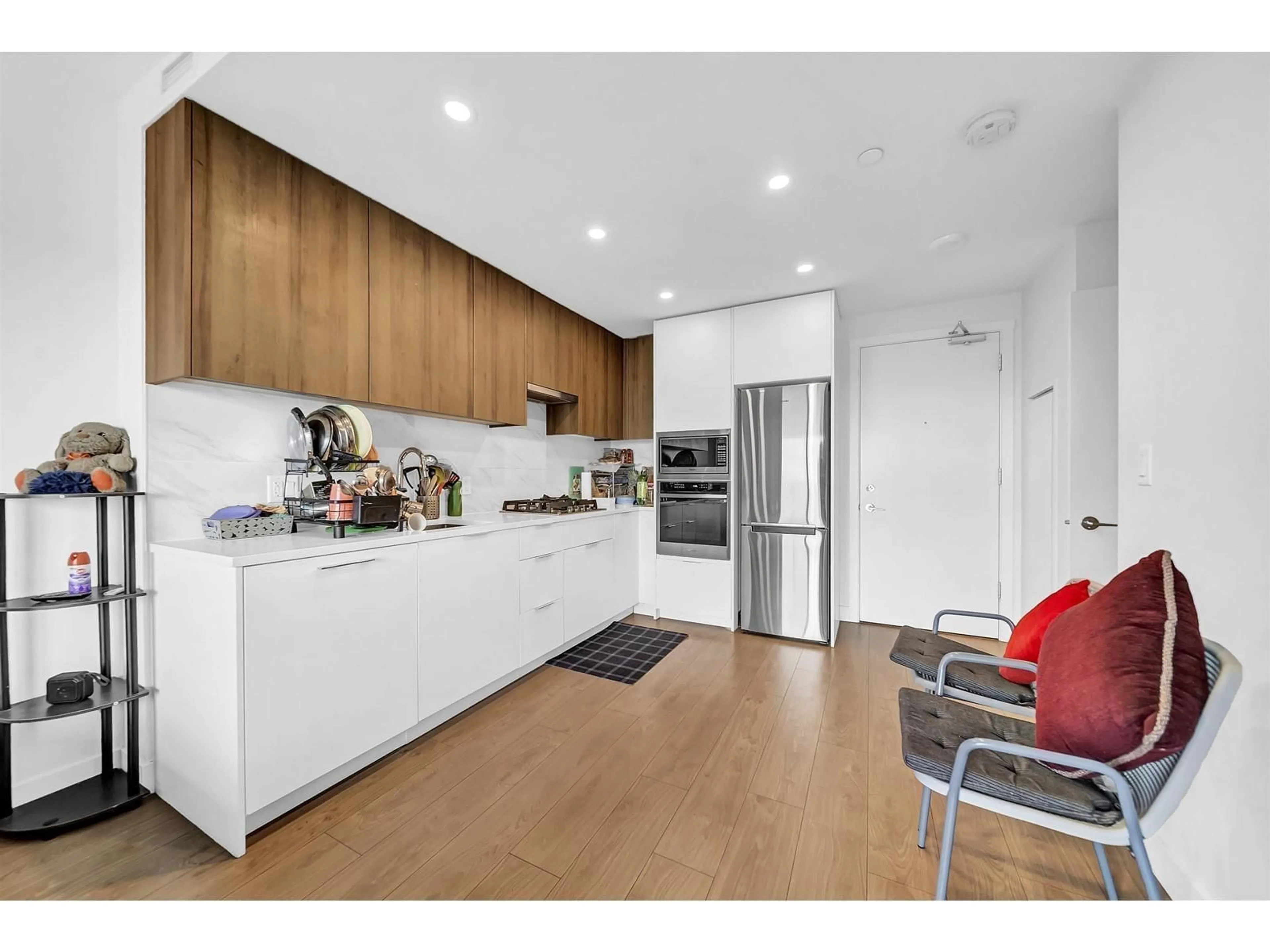 Open concept kitchen, unknown for 1408 - 13359 OLD YALE, Surrey British Columbia V3T0S4