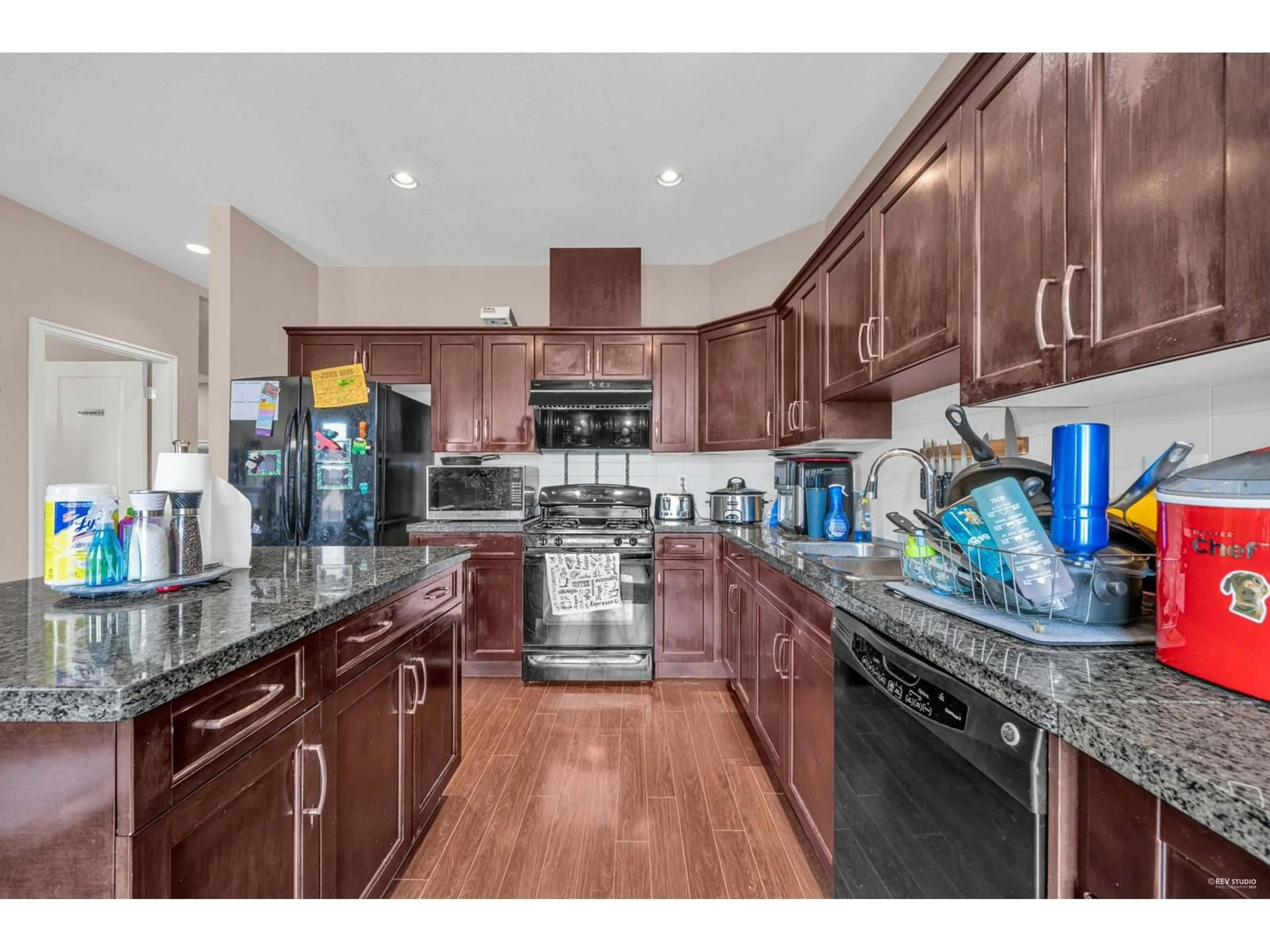 Open concept kitchen, unknown for 6942 208, Langley British Columbia V2Y0G1