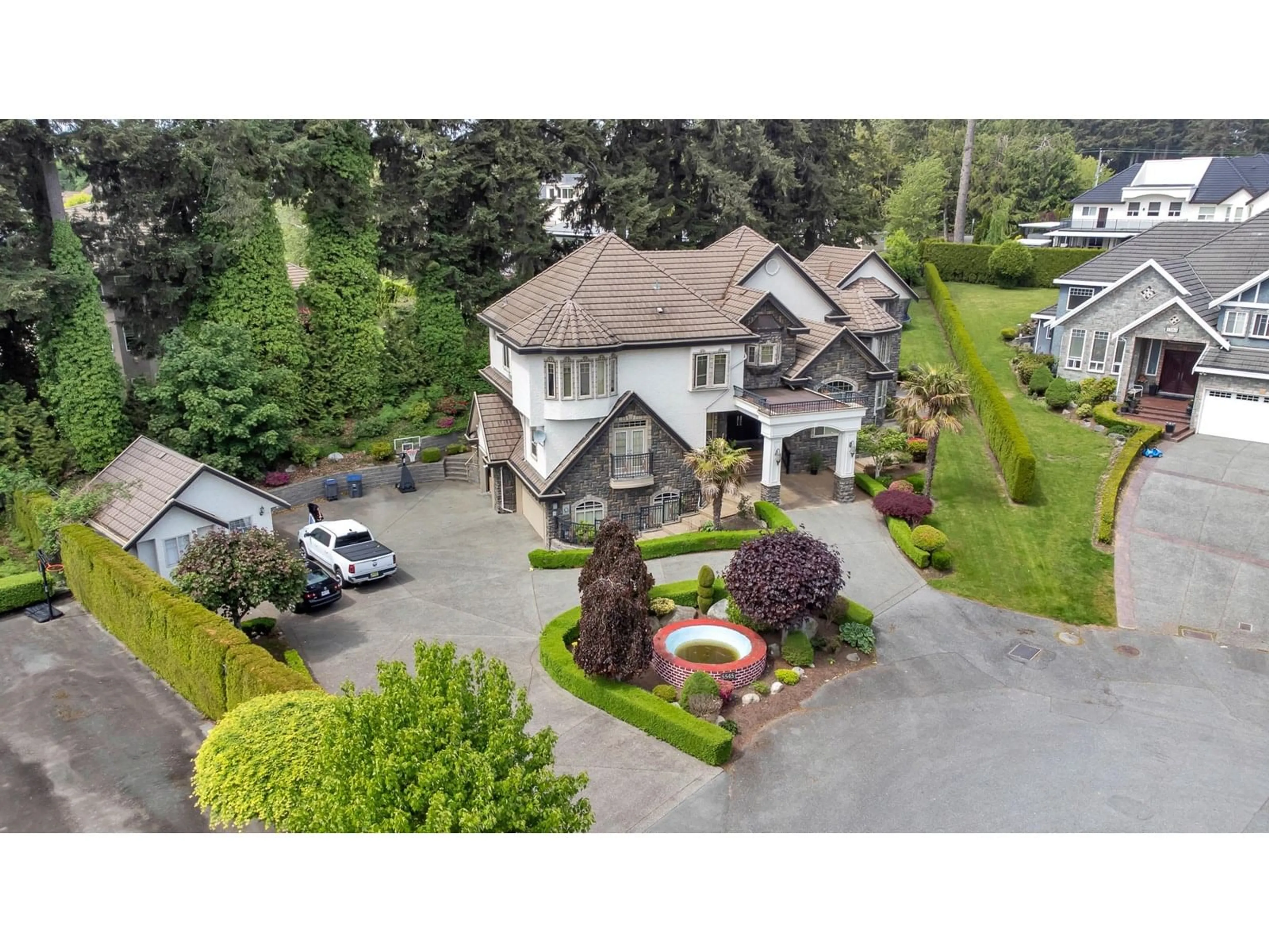 A pic from outside/outdoor area/front of a property/back of a property/a pic from drone, street for 5545 127, Surrey British Columbia V3X3V1