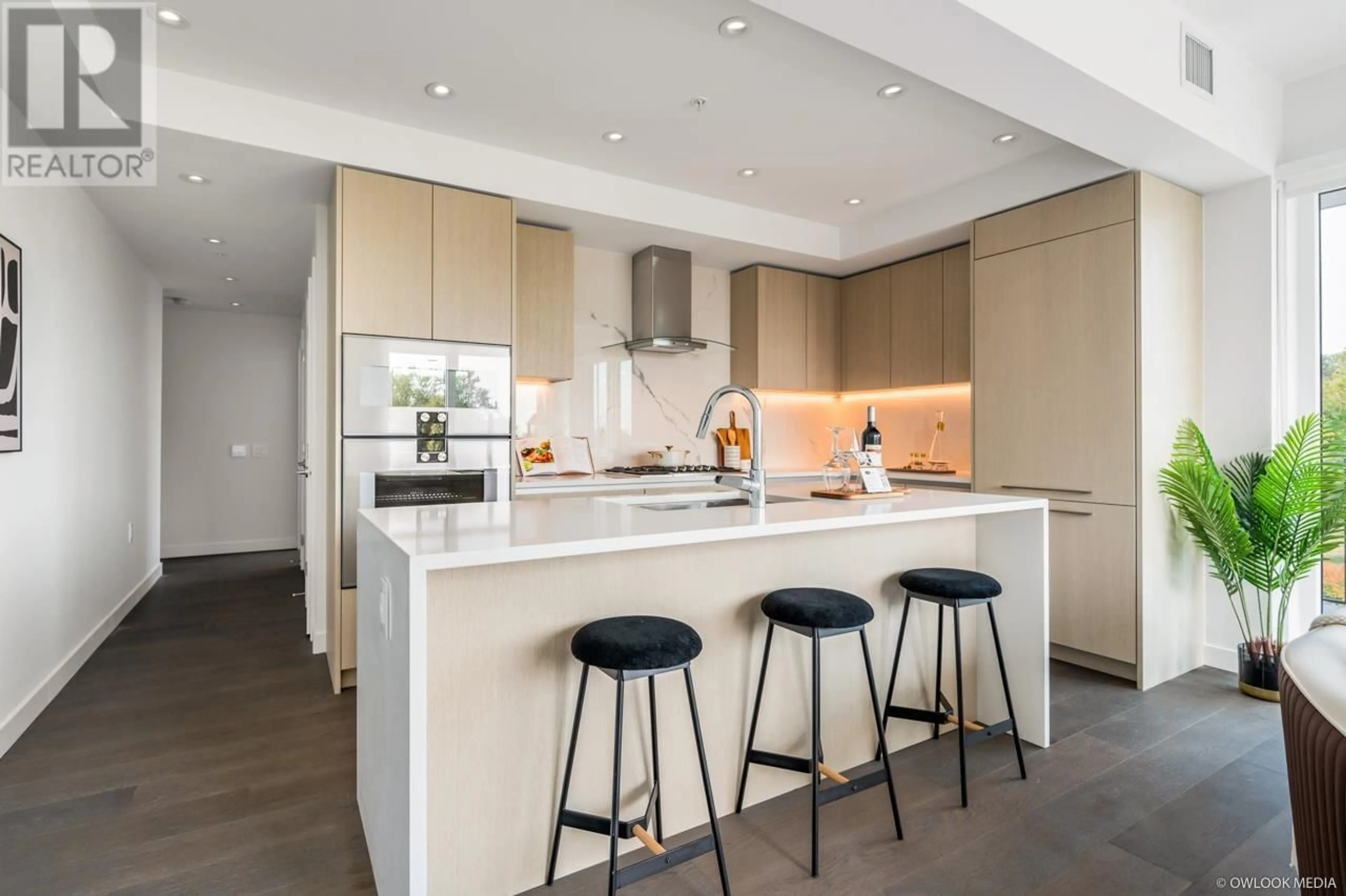 Contemporary kitchen, unknown for 602 - 5168 CAMBIE STREET, Vancouver British Columbia V5Z0K7