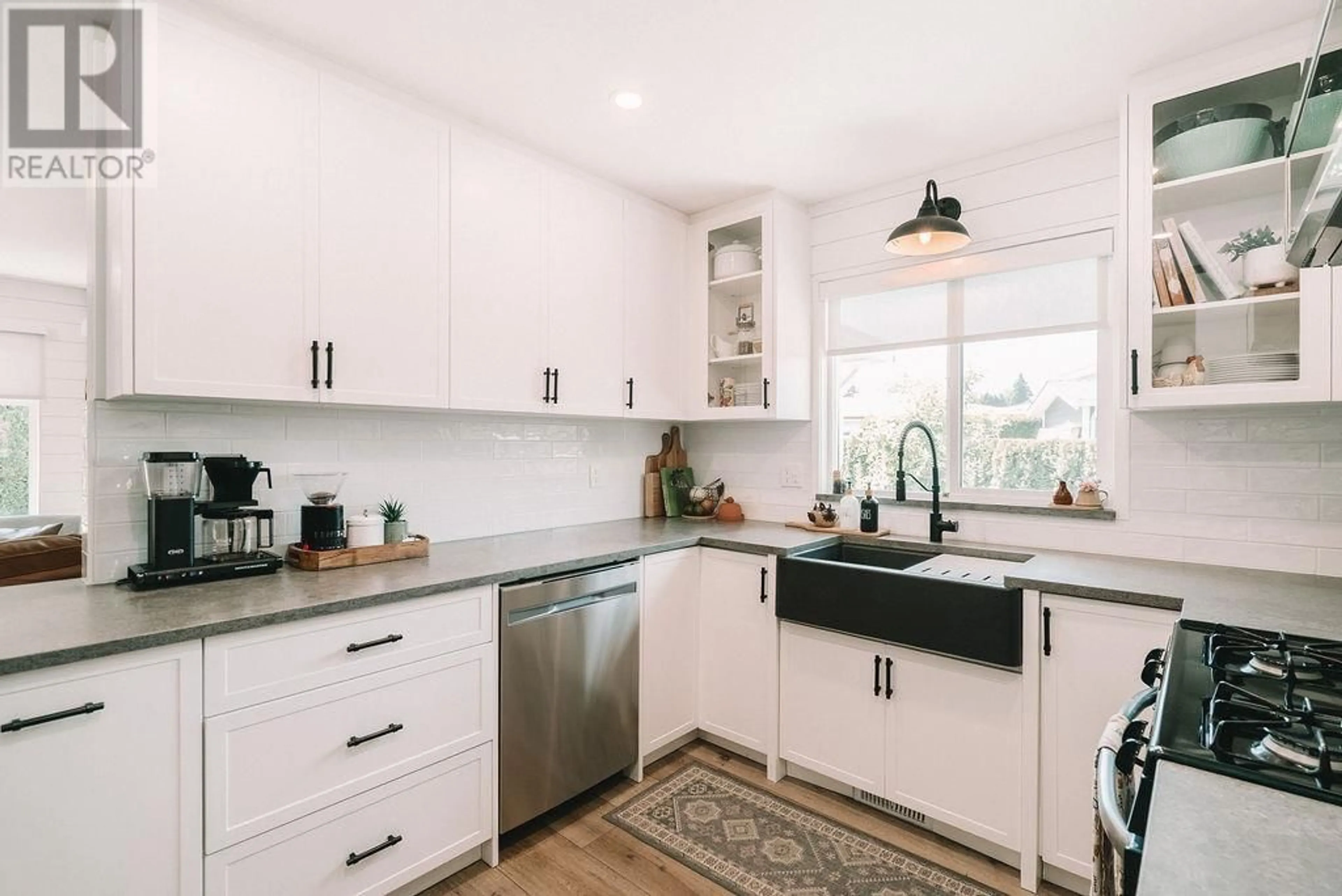 Open concept kitchen, ceramic/tile floor for 12580 GRAY STREET, Maple Ridge British Columbia V2X0V8