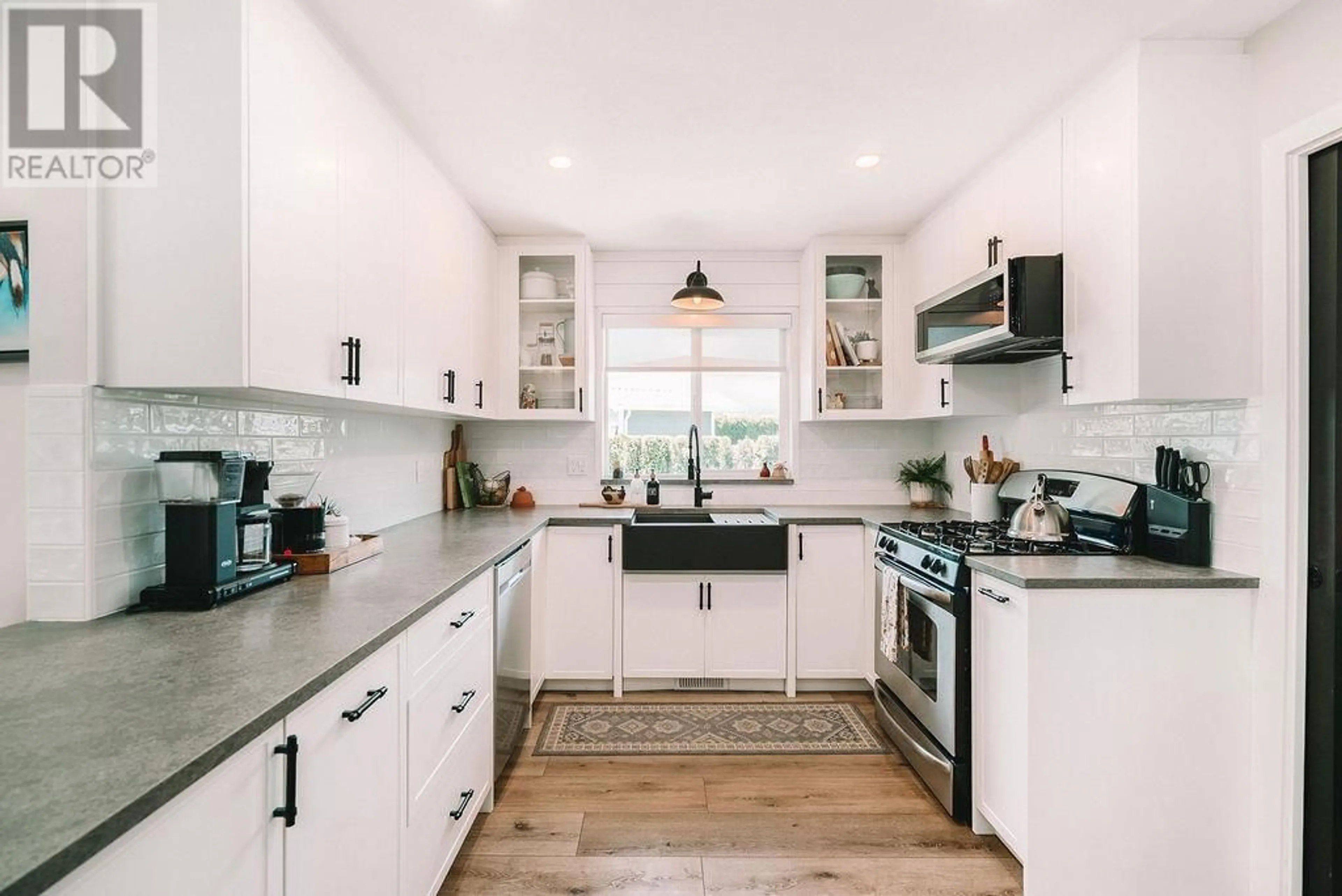 Open concept kitchen, ceramic/tile floor for 12580 GRAY STREET, Maple Ridge British Columbia V2X0V8