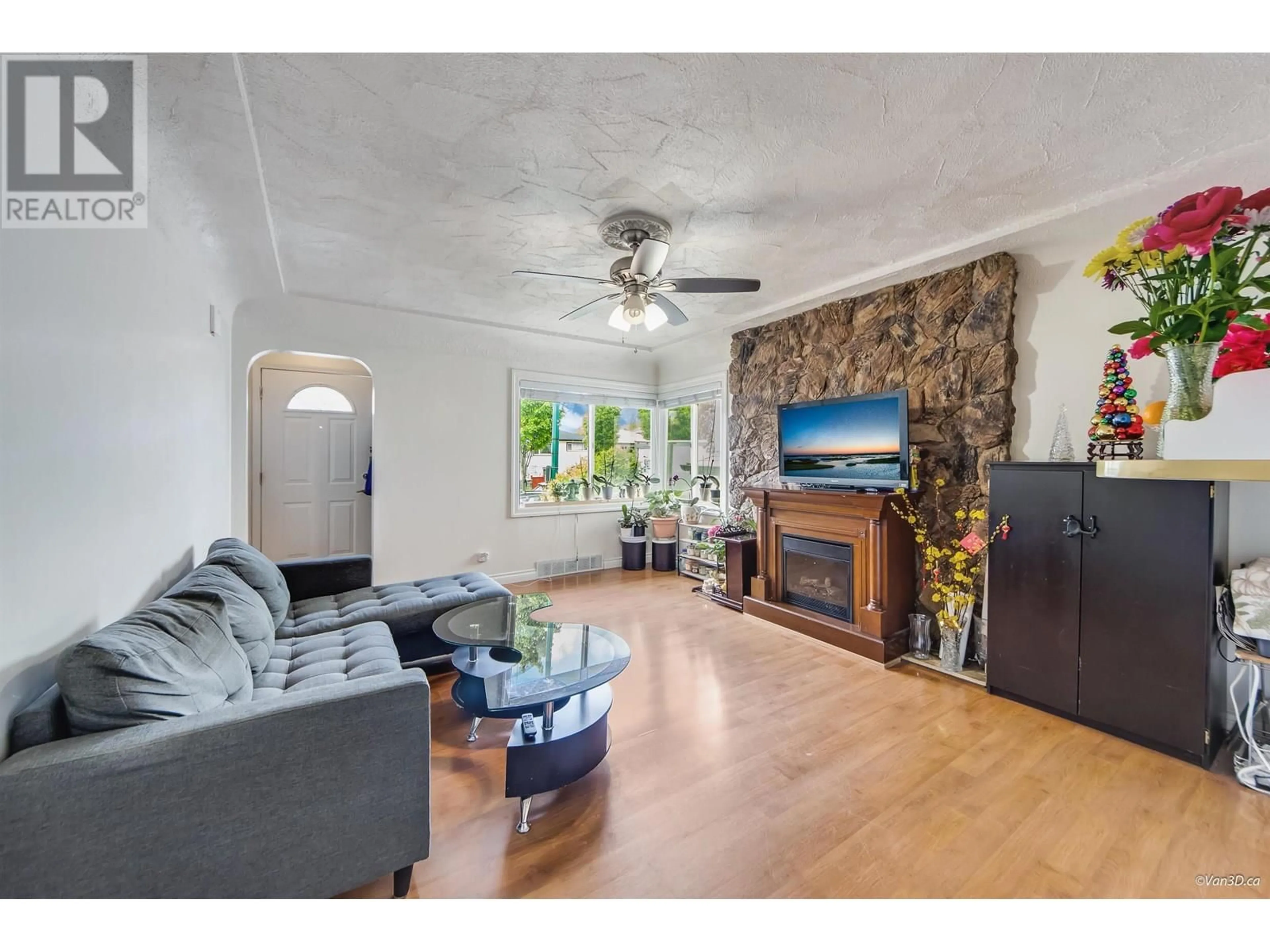 Living room with furniture, unknown for 6596 KNIGHT STREET, Vancouver British Columbia V5P2W2