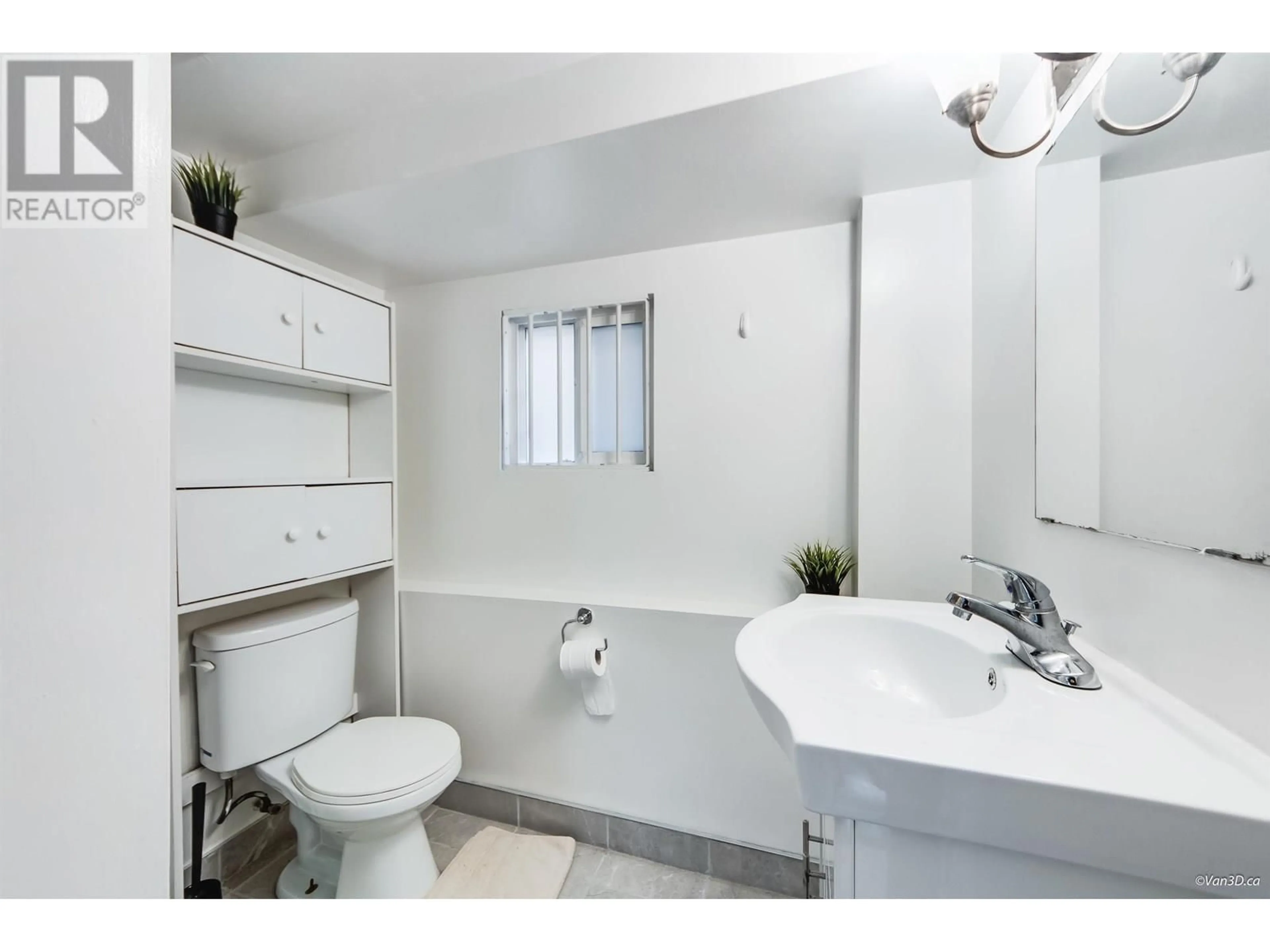 Standard bathroom, ceramic/tile floor for 6596 KNIGHT STREET, Vancouver British Columbia V5P2W2