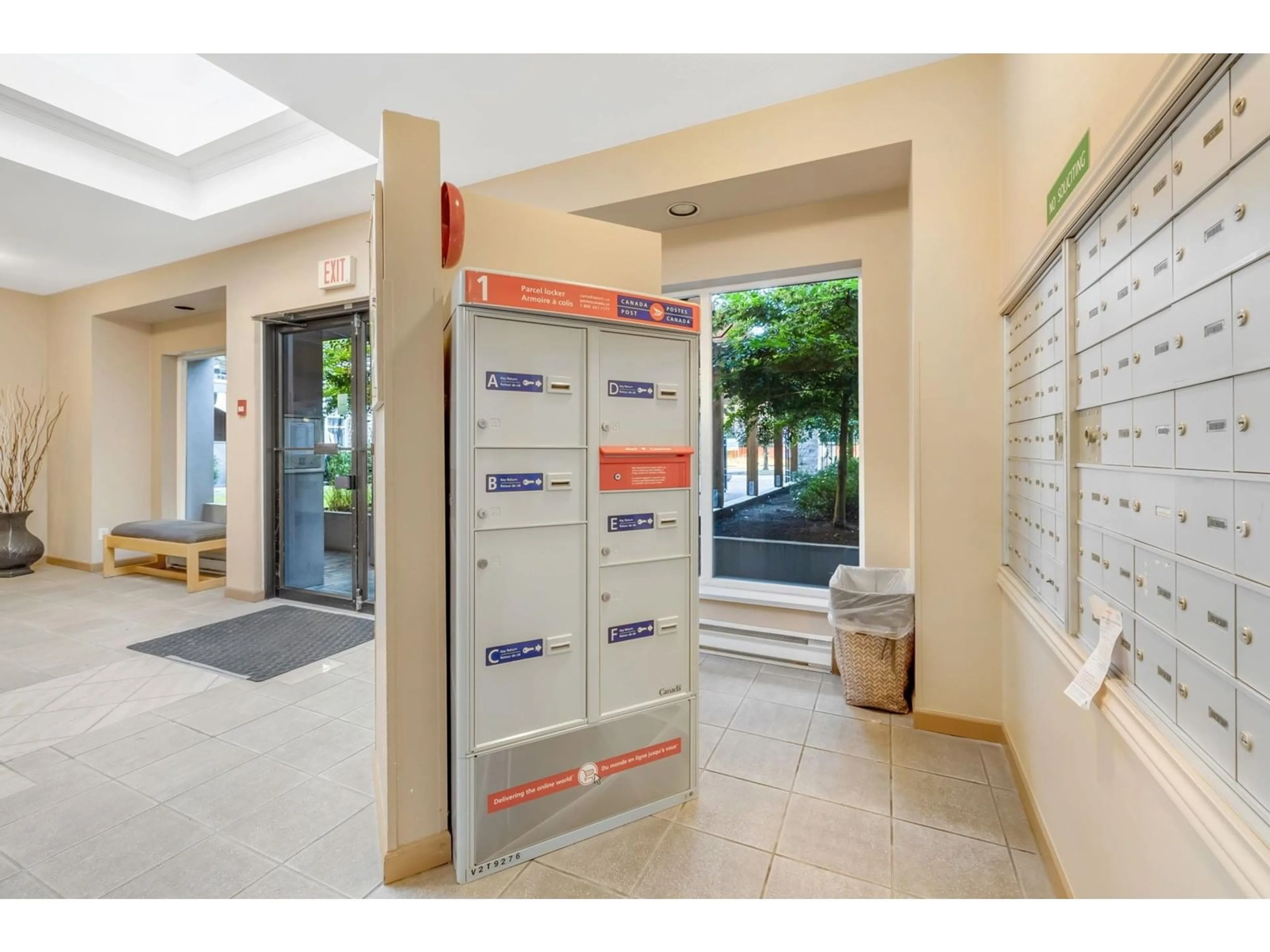 Indoor foyer for 415 - 32085 GEORGE FERGUSON, Abbotsford British Columbia V2T2K7