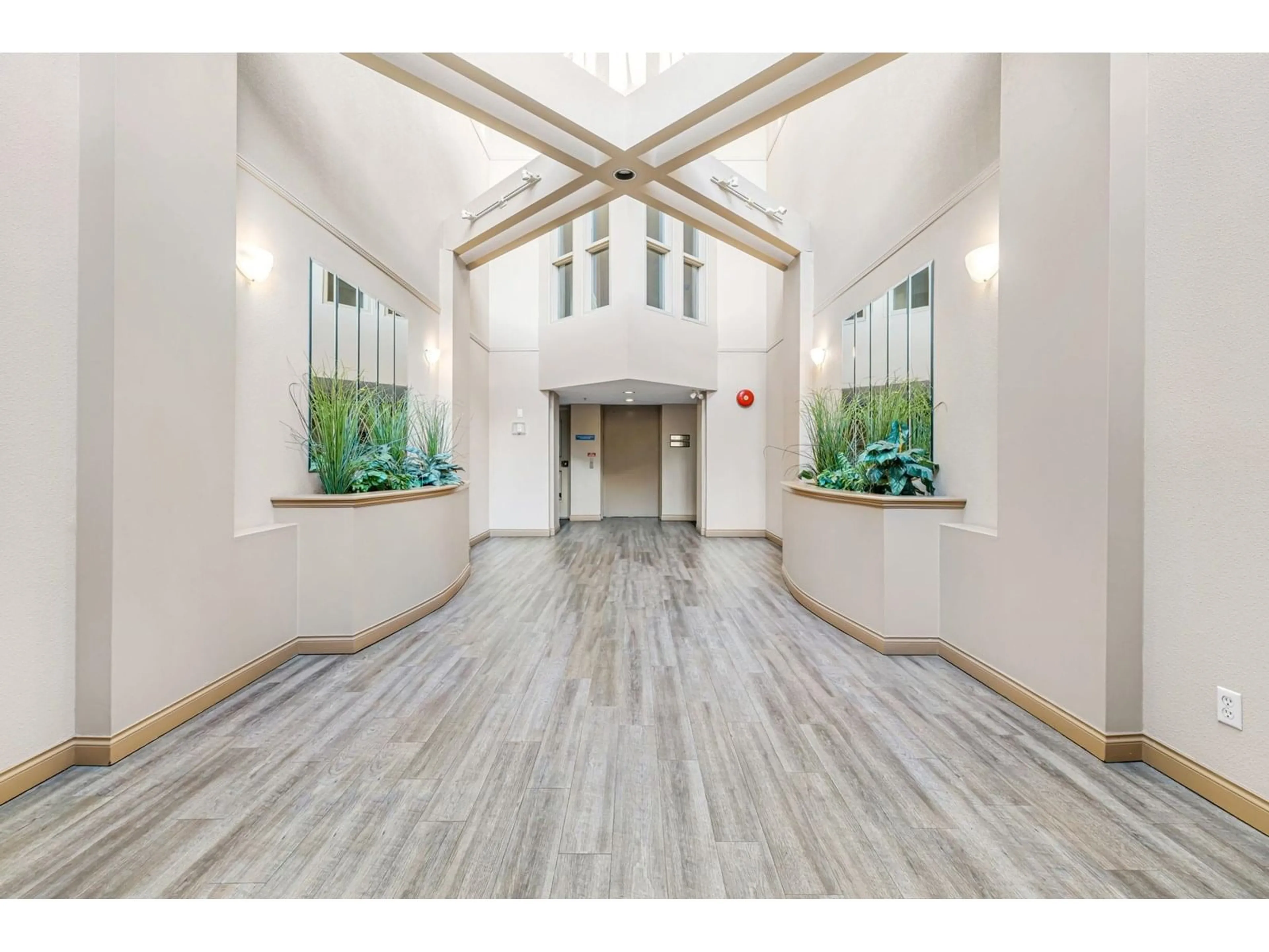 Indoor foyer for 415 - 32085 GEORGE FERGUSON, Abbotsford British Columbia V2T2K7