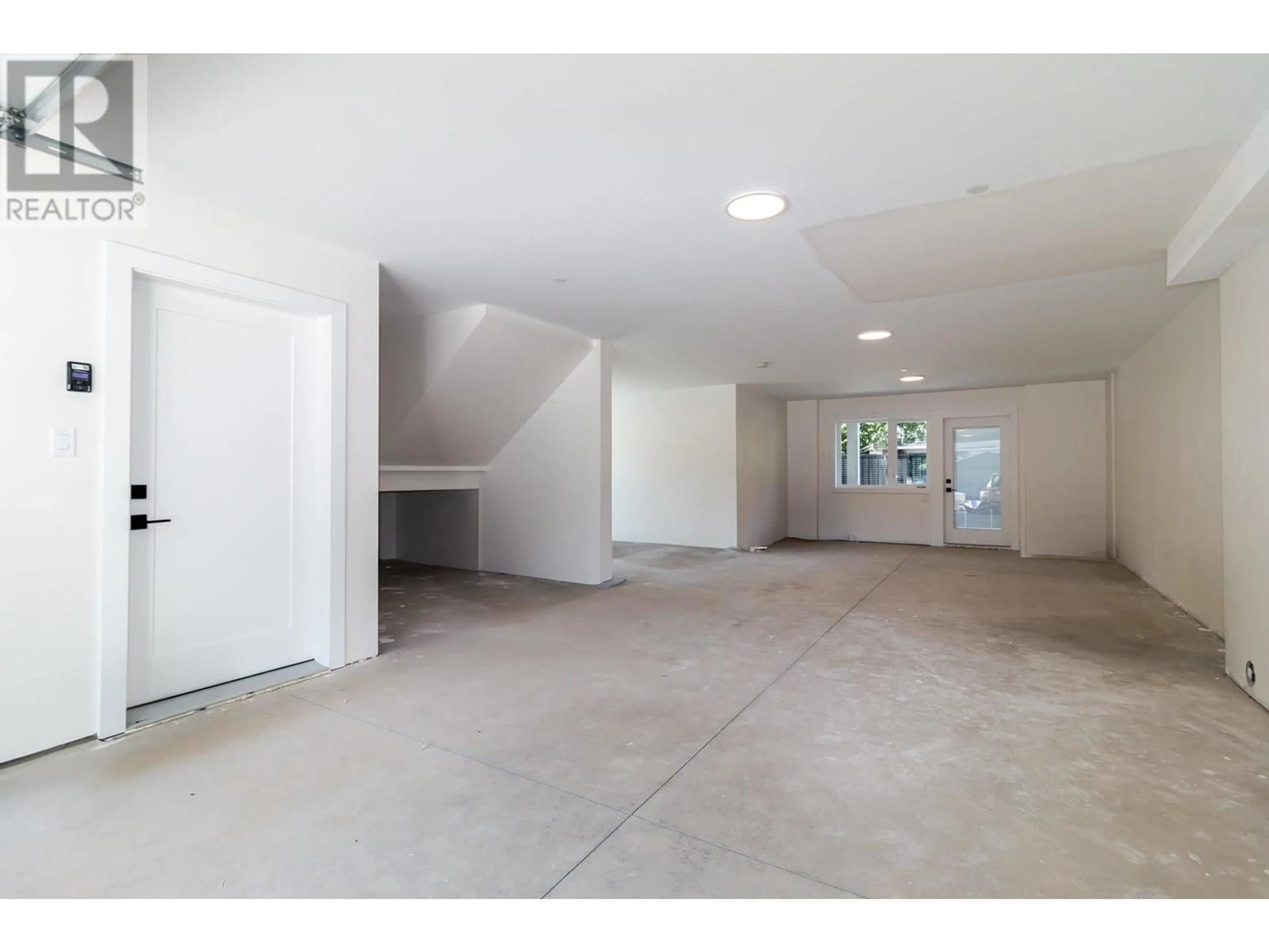 Indoor garage for 1108 MAGEE STREET, Squamish British Columbia V8B0E8