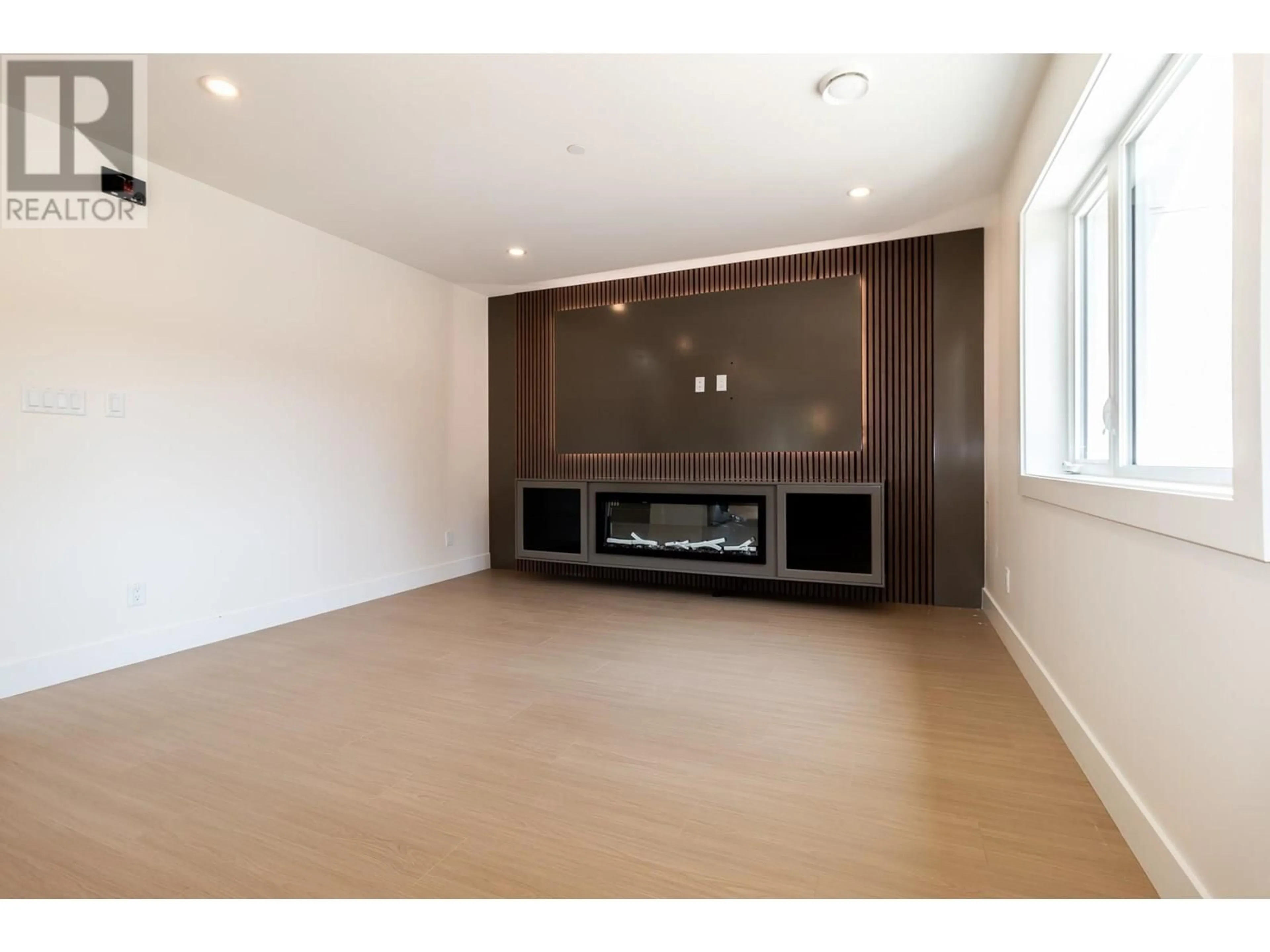 Unknown for 1108 MAGEE STREET, Squamish British Columbia V8B0E8
