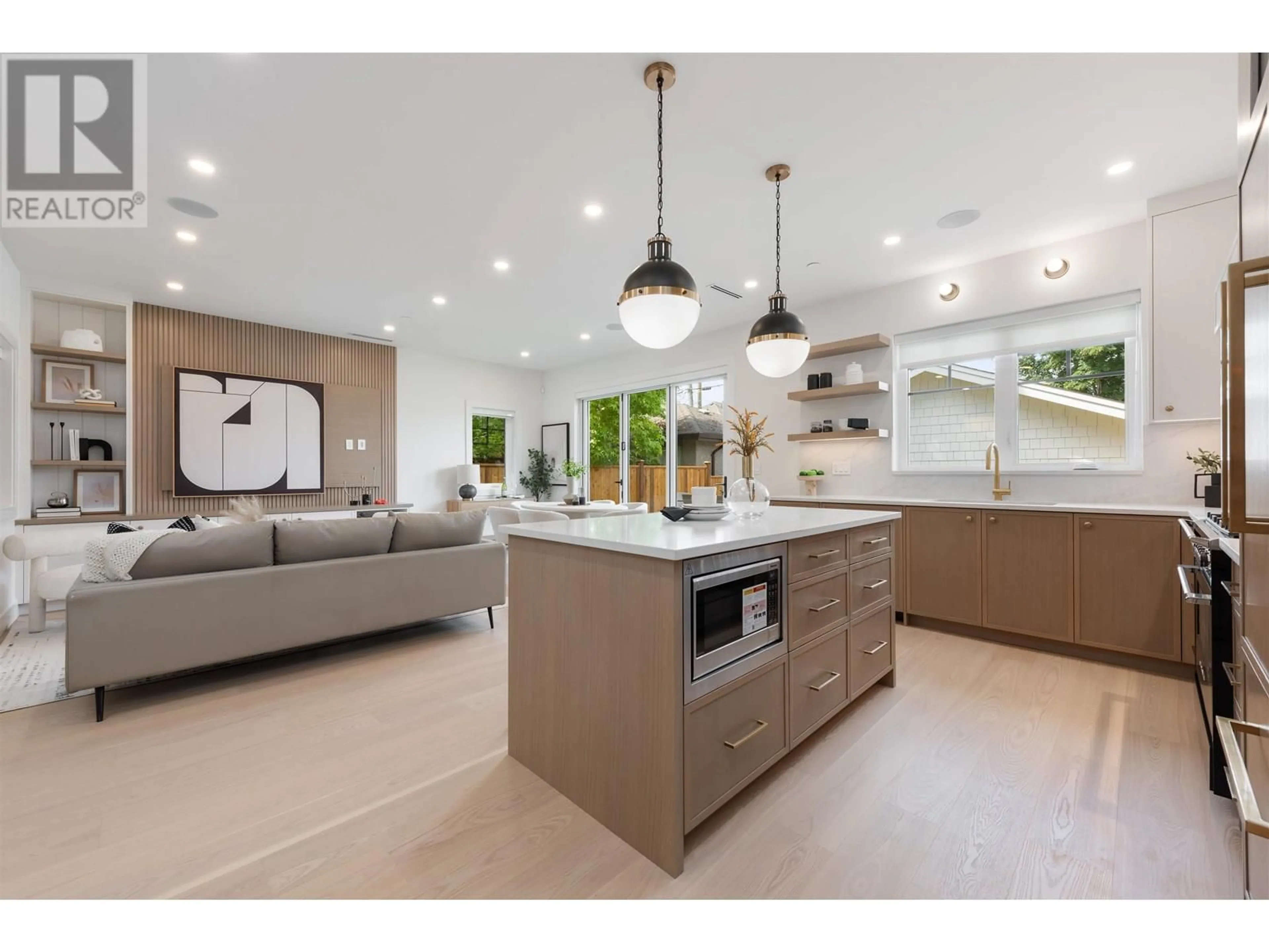 Open concept kitchen, ceramic/tile floor for 2 - 947 13TH AVENUE, Vancouver British Columbia V5T2L7