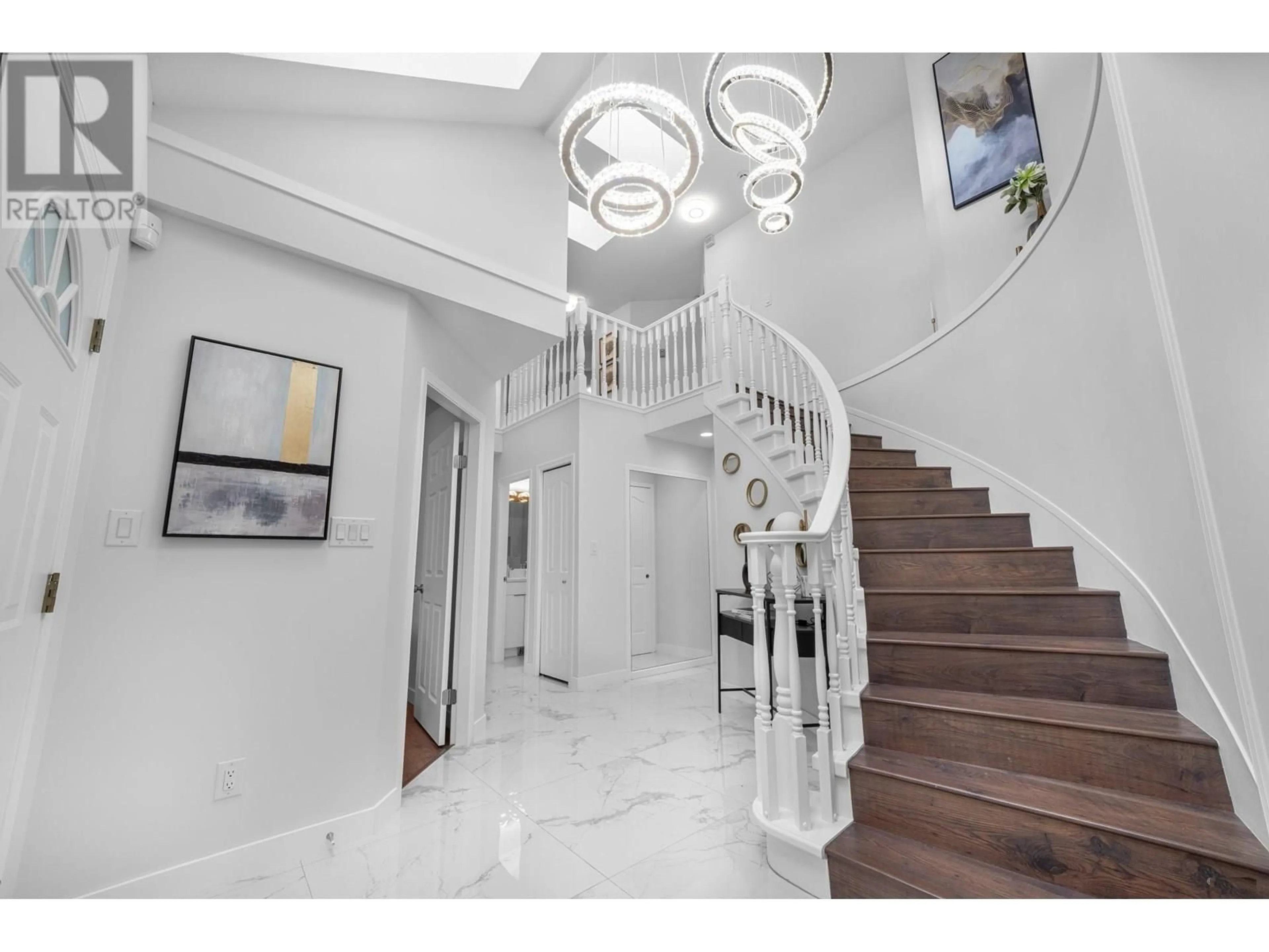 Indoor foyer for 9791 NO. 4 ROAD, Richmond British Columbia V7A2Z2