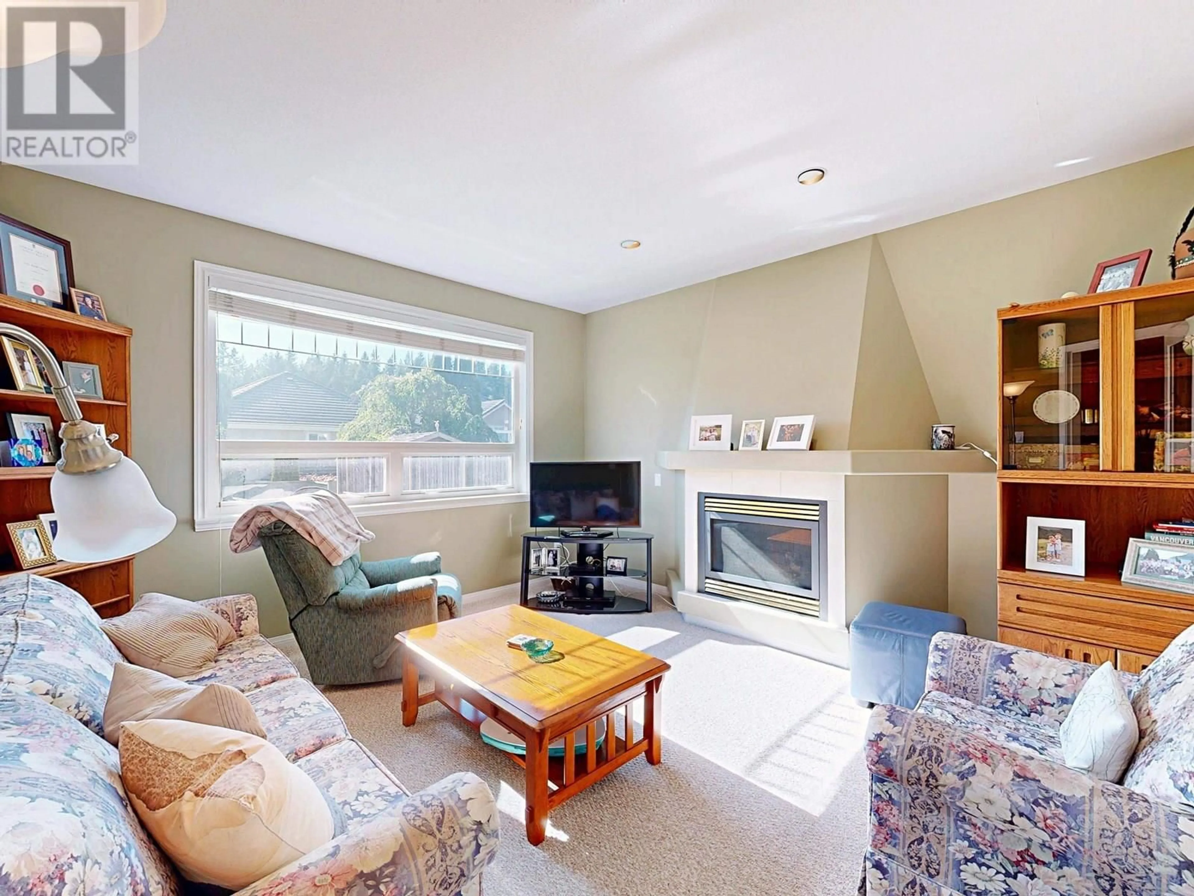 Living room with furniture, unknown for 9 HETT CREEK DRIVE, Port Moody British Columbia V3H4Z7