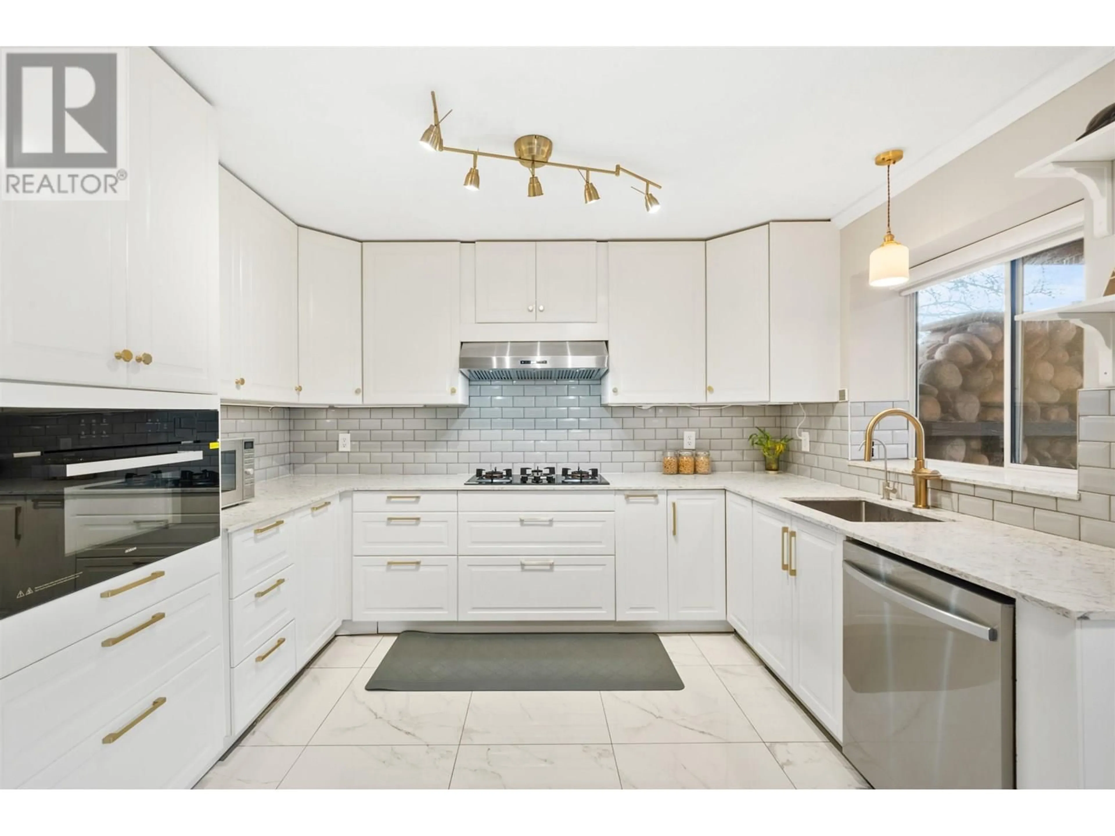 Open concept kitchen, ceramic/tile floor for 311 LIVERPOOL STREET, New Westminster British Columbia V3L1K4