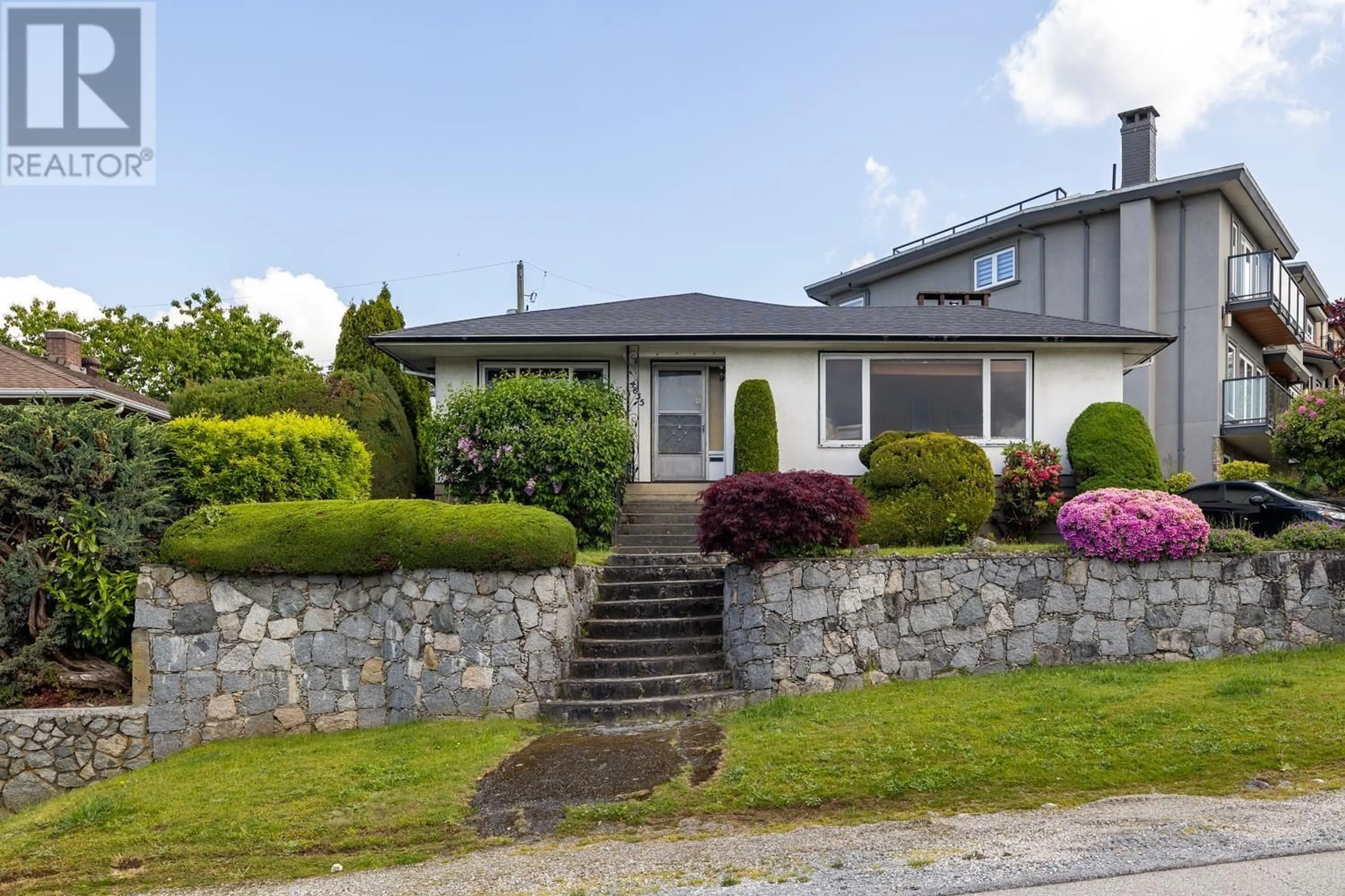 Unknown for 4835 EMPIRE DRIVE, Burnaby British Columbia V5C5P9