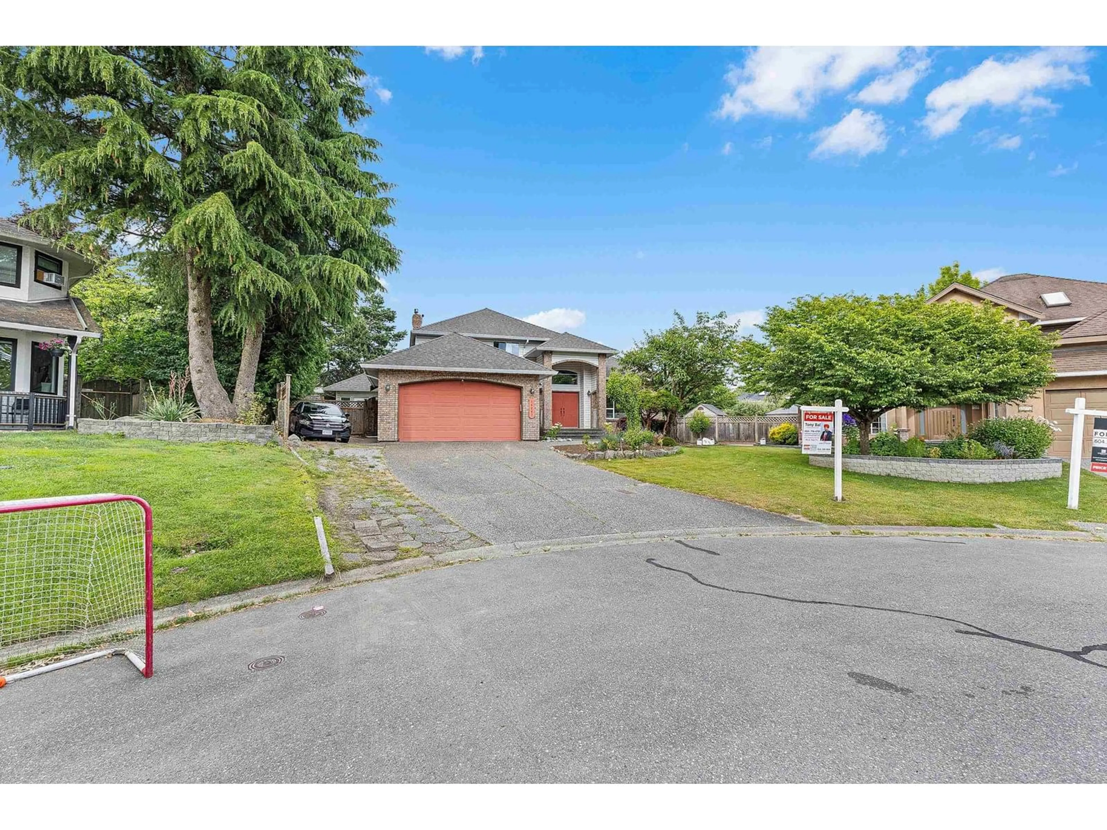 A pic from outside/outdoor area/front of a property/back of a property/a pic from drone, street for 14247 86, Surrey British Columbia V3W0S6