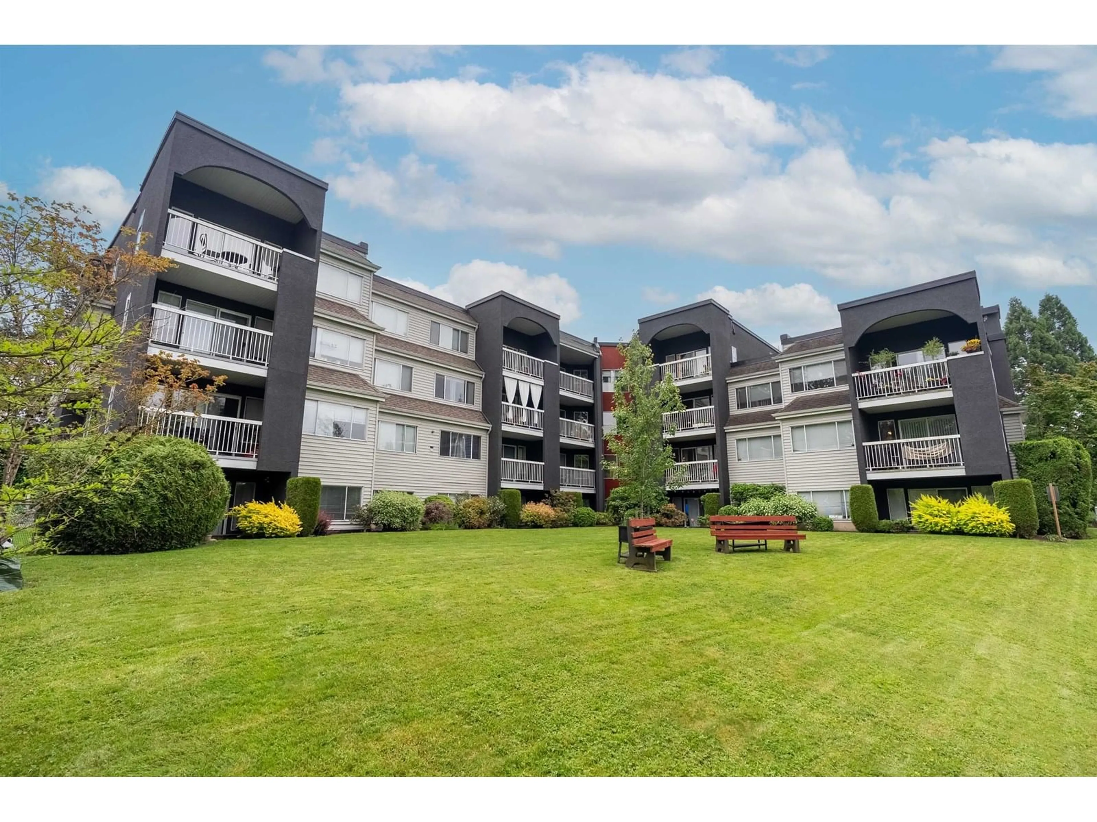 A pic from outside/outdoor area/front of a property/back of a property/a pic from drone, unknown for 308 - 5664 200, Langley British Columbia V3A1M8