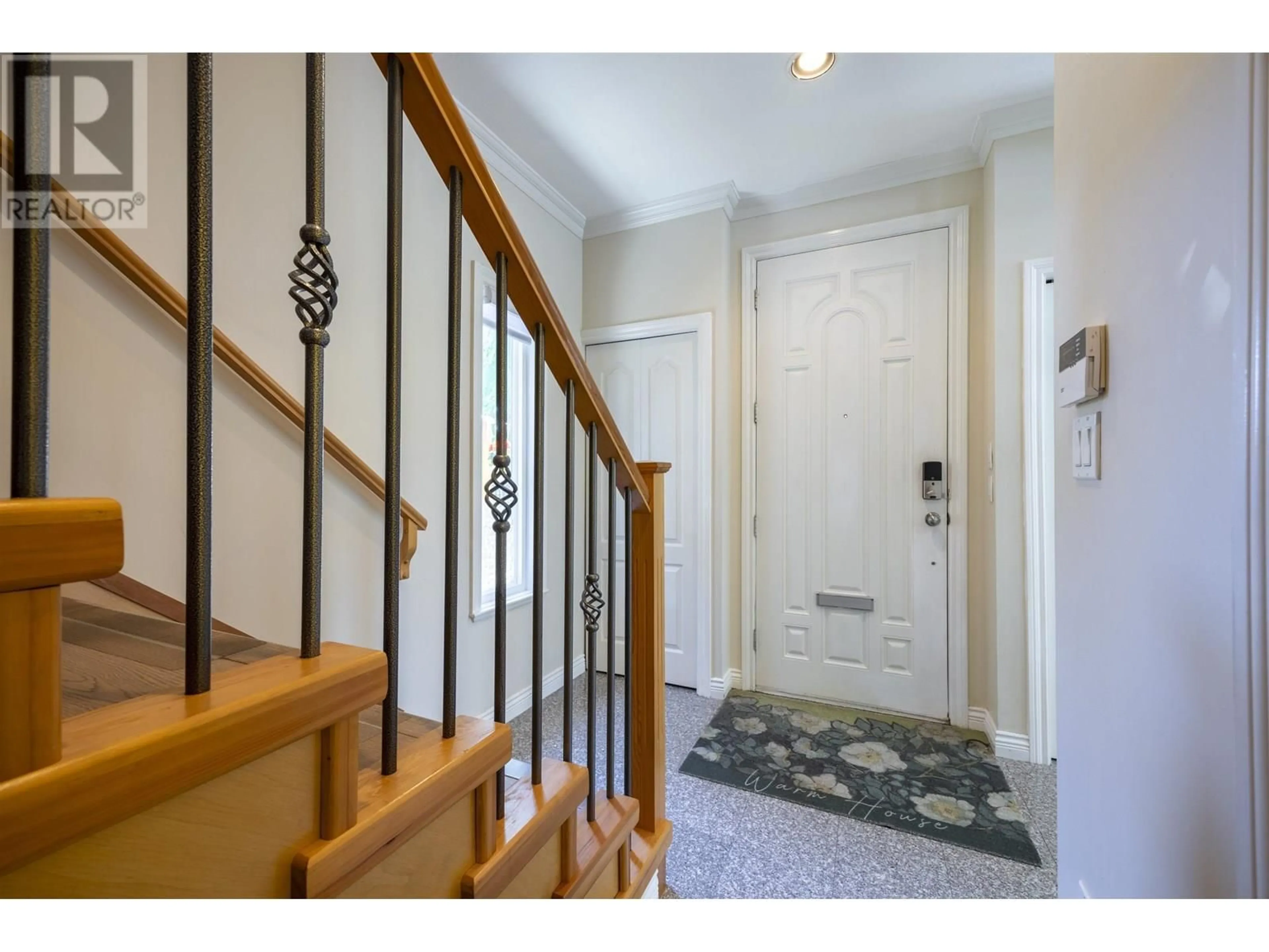 Indoor entryway for 4303 ALBERT STREET, Burnaby British Columbia V5C2E9