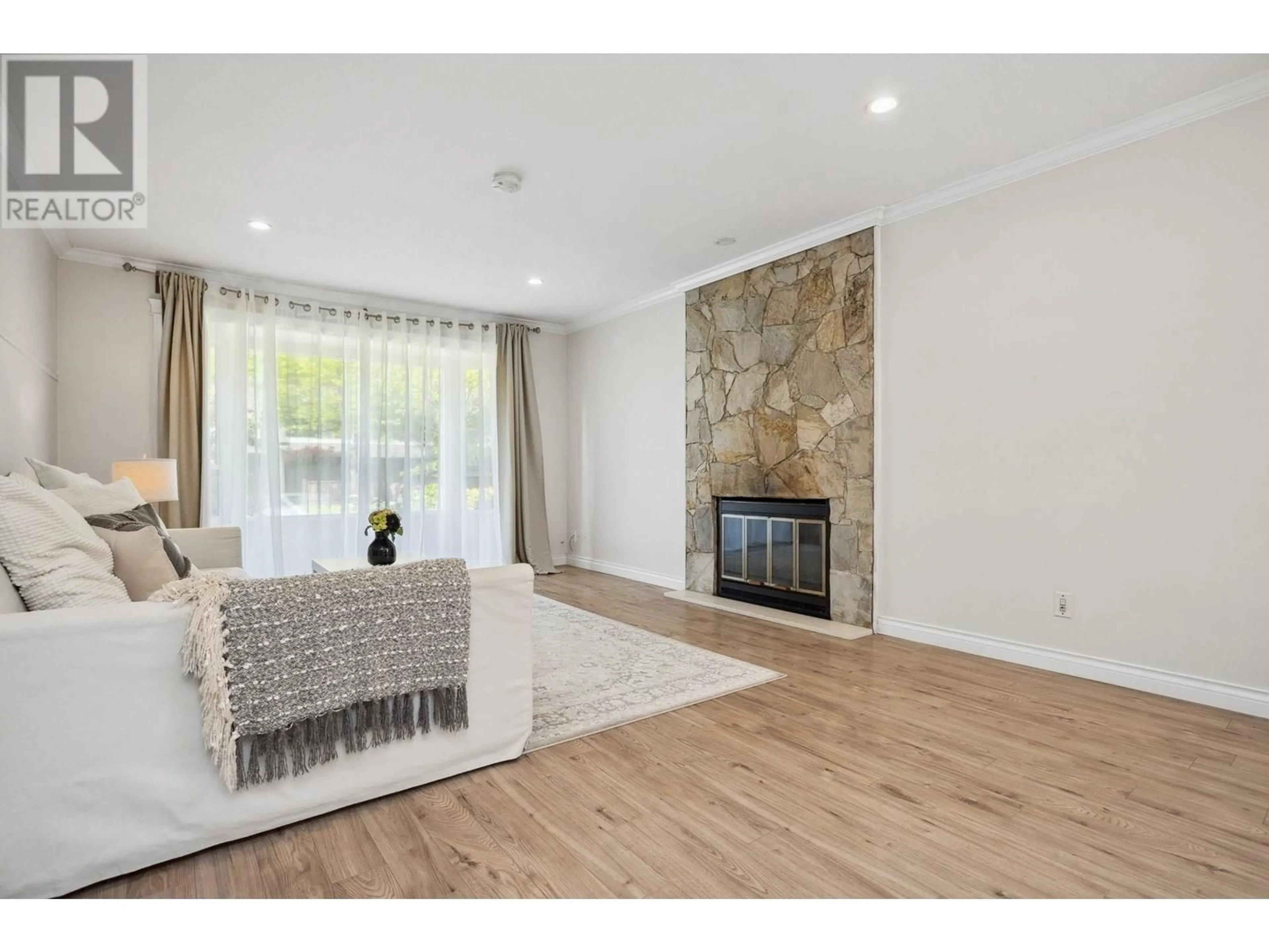 Living room with furniture, unknown for 1163 FALCON DRIVE, Coquitlam British Columbia V3E2C2
