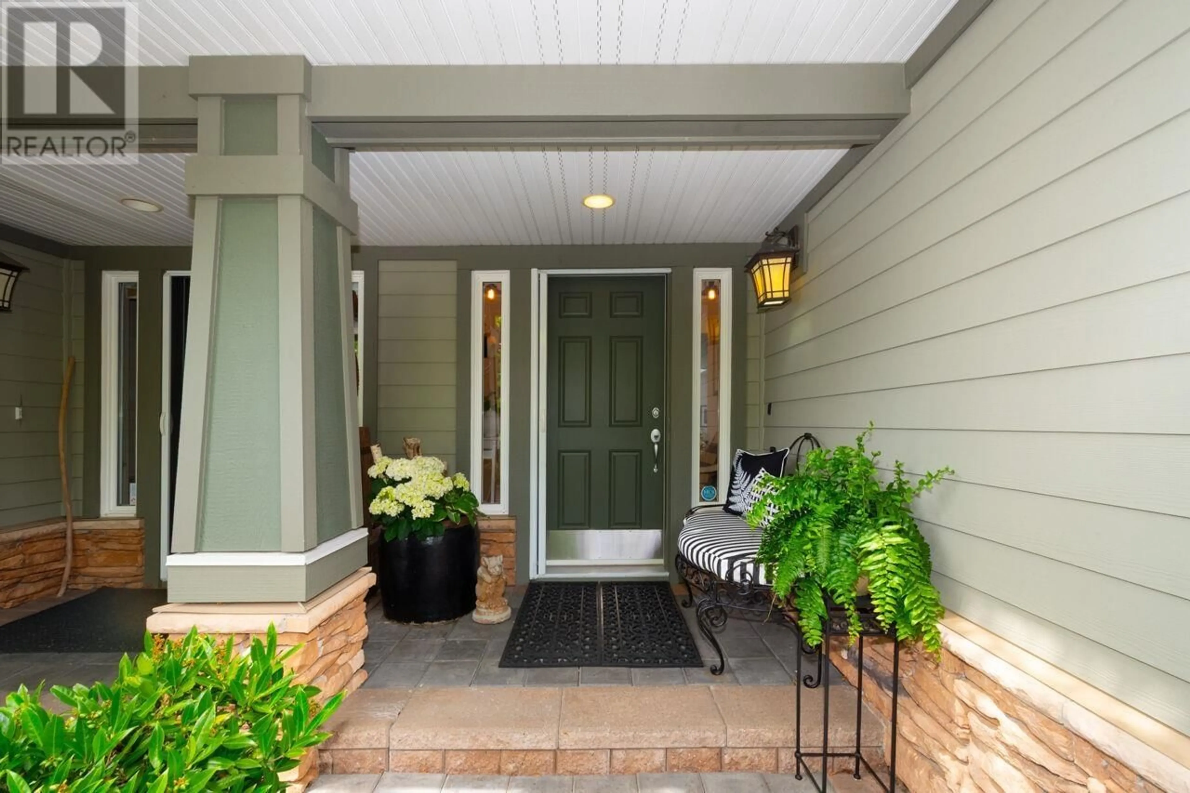 Indoor entryway for 9 BEACH DRIVE, Furry Creek British Columbia V8B1A2