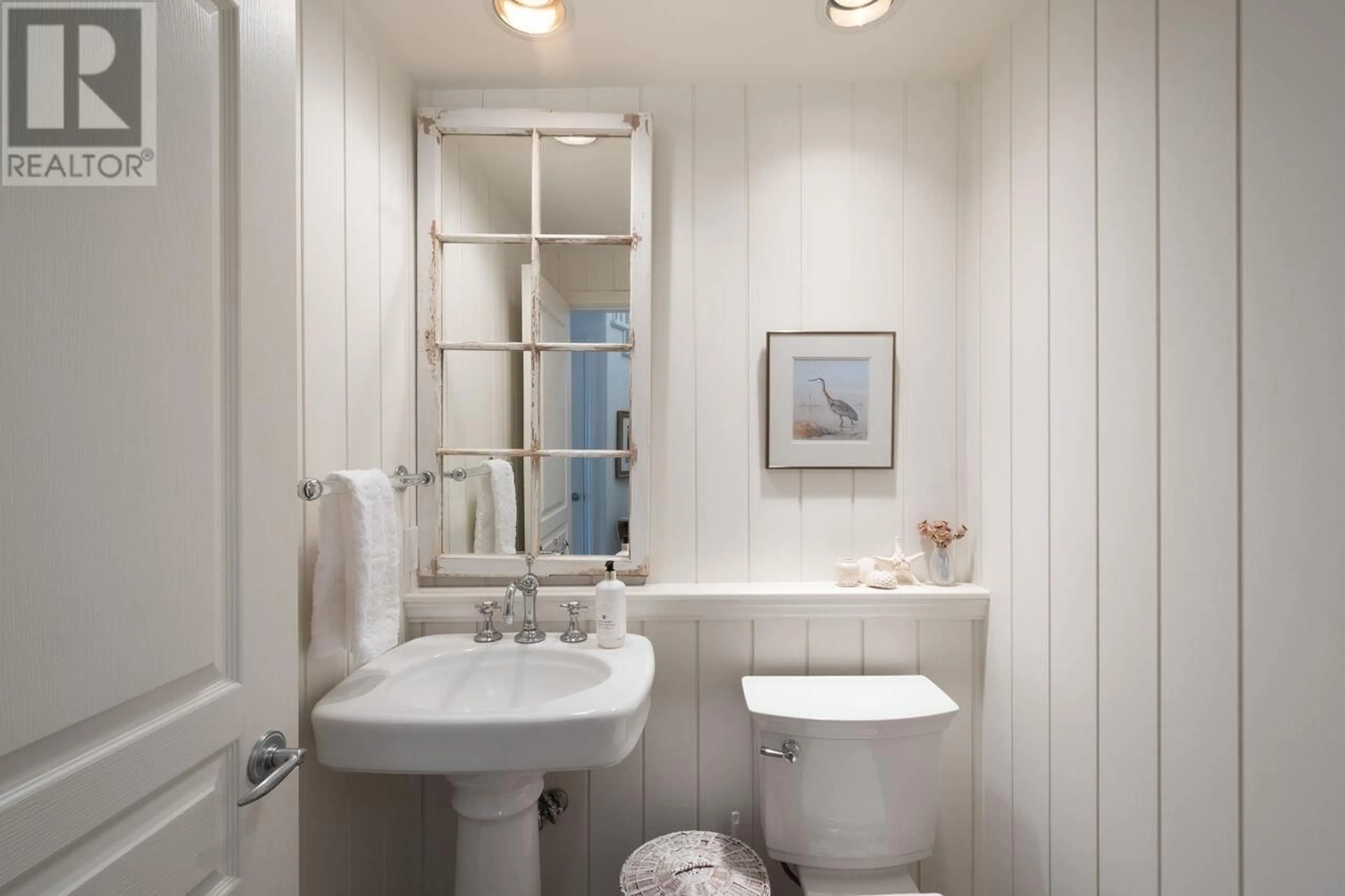 Standard bathroom, ceramic/tile floor for 9 BEACH DRIVE, Furry Creek British Columbia V8B1A2