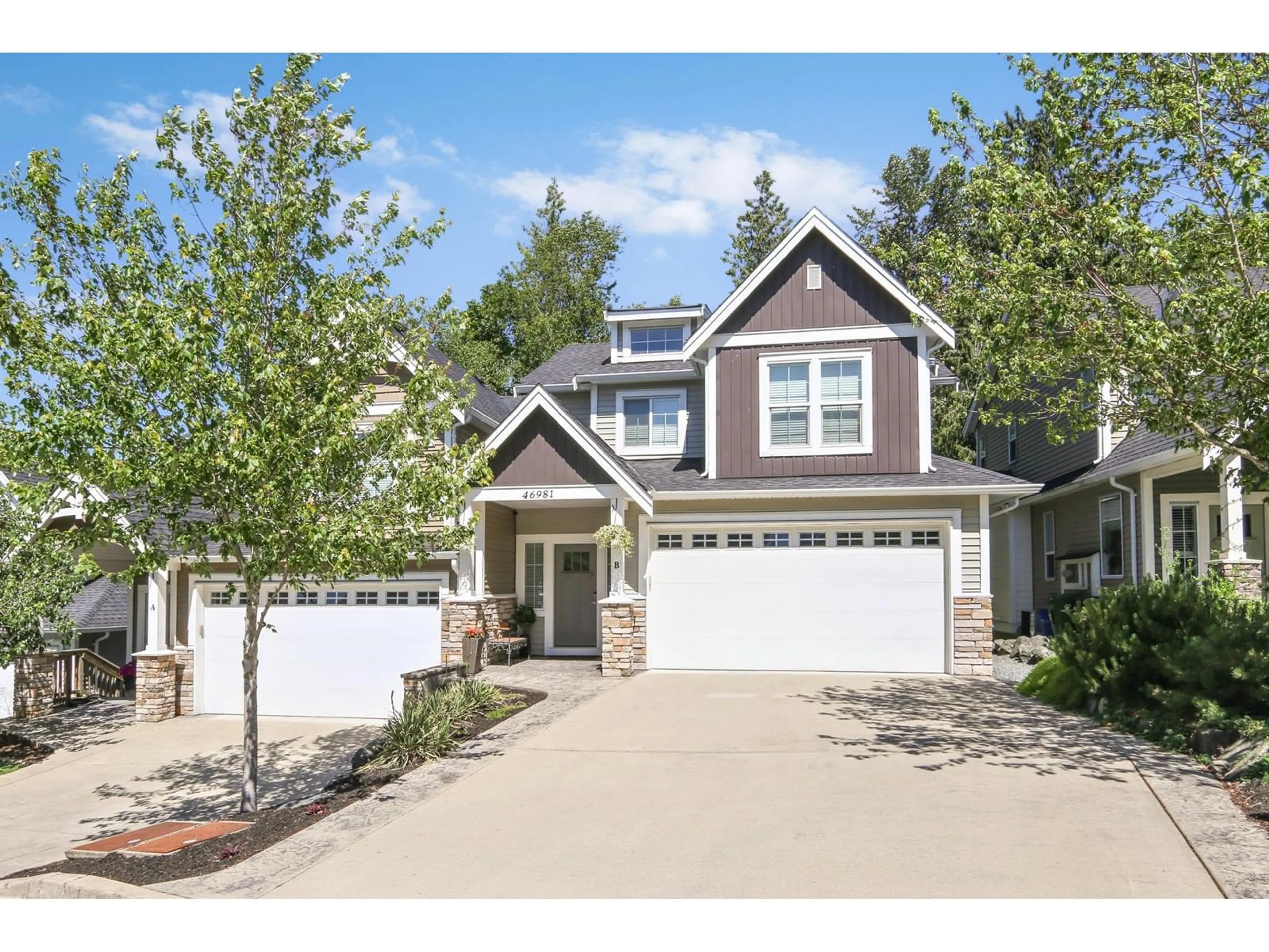 Home with vinyl exterior material, street for B - 46981 RUSSELL ROAD, Chilliwack British Columbia V2R4V7
