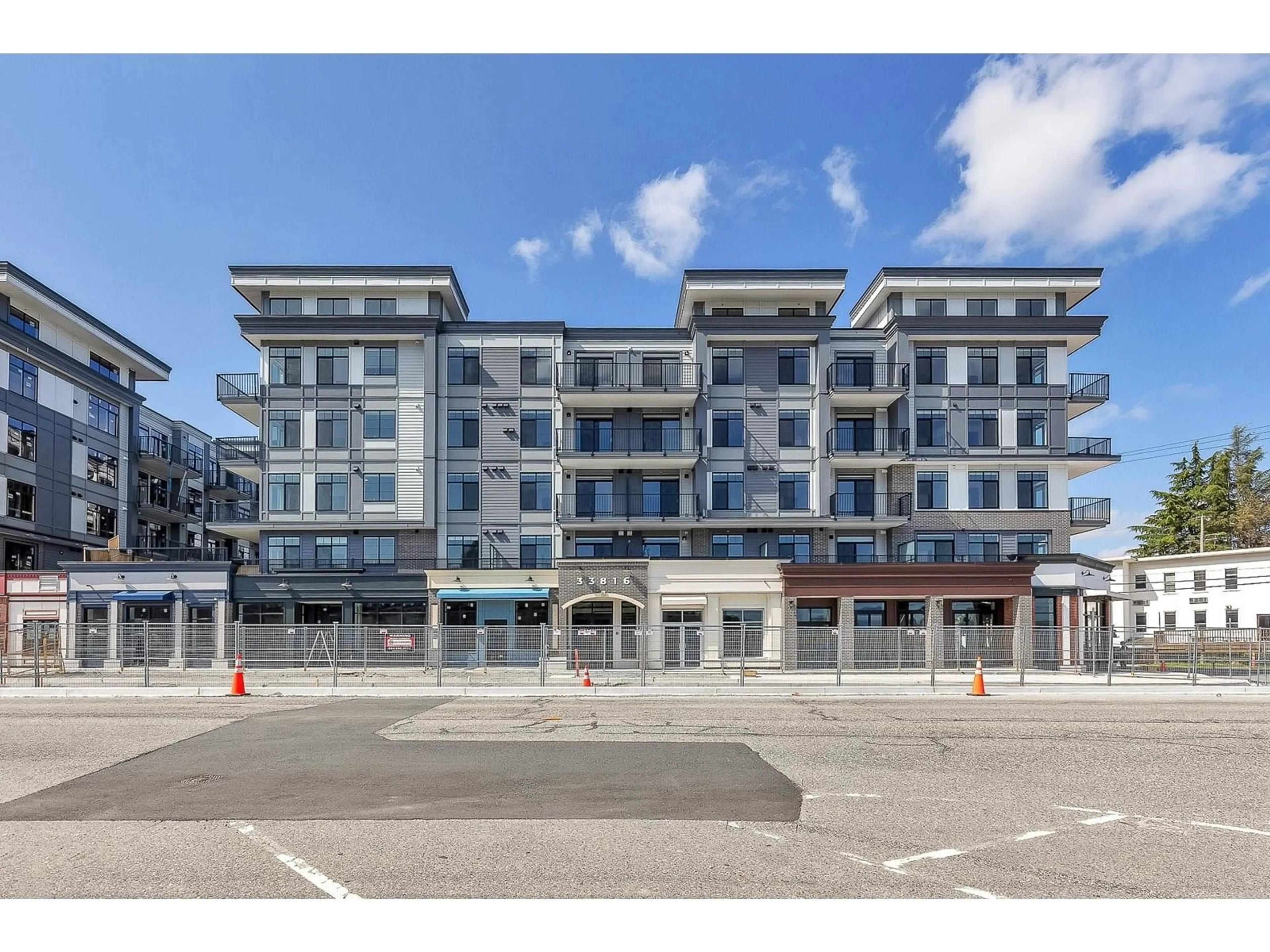 Blurry image for 210 - 33816 SOUTH FRASER, Abbotsford British Columbia V2S2C5