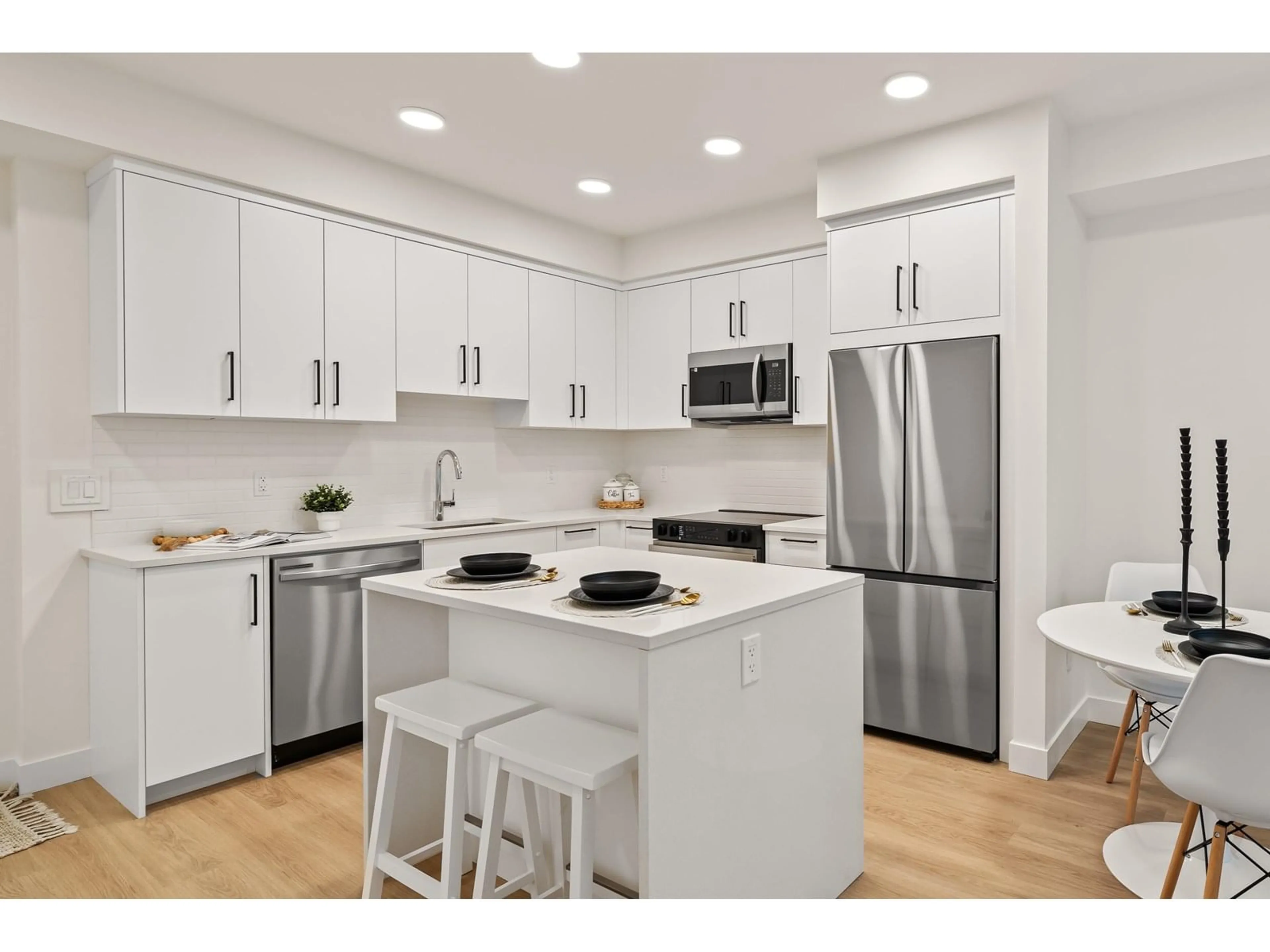 Open concept kitchen, unknown for 210 - 33816 SOUTH FRASER, Abbotsford British Columbia V2S2C5
