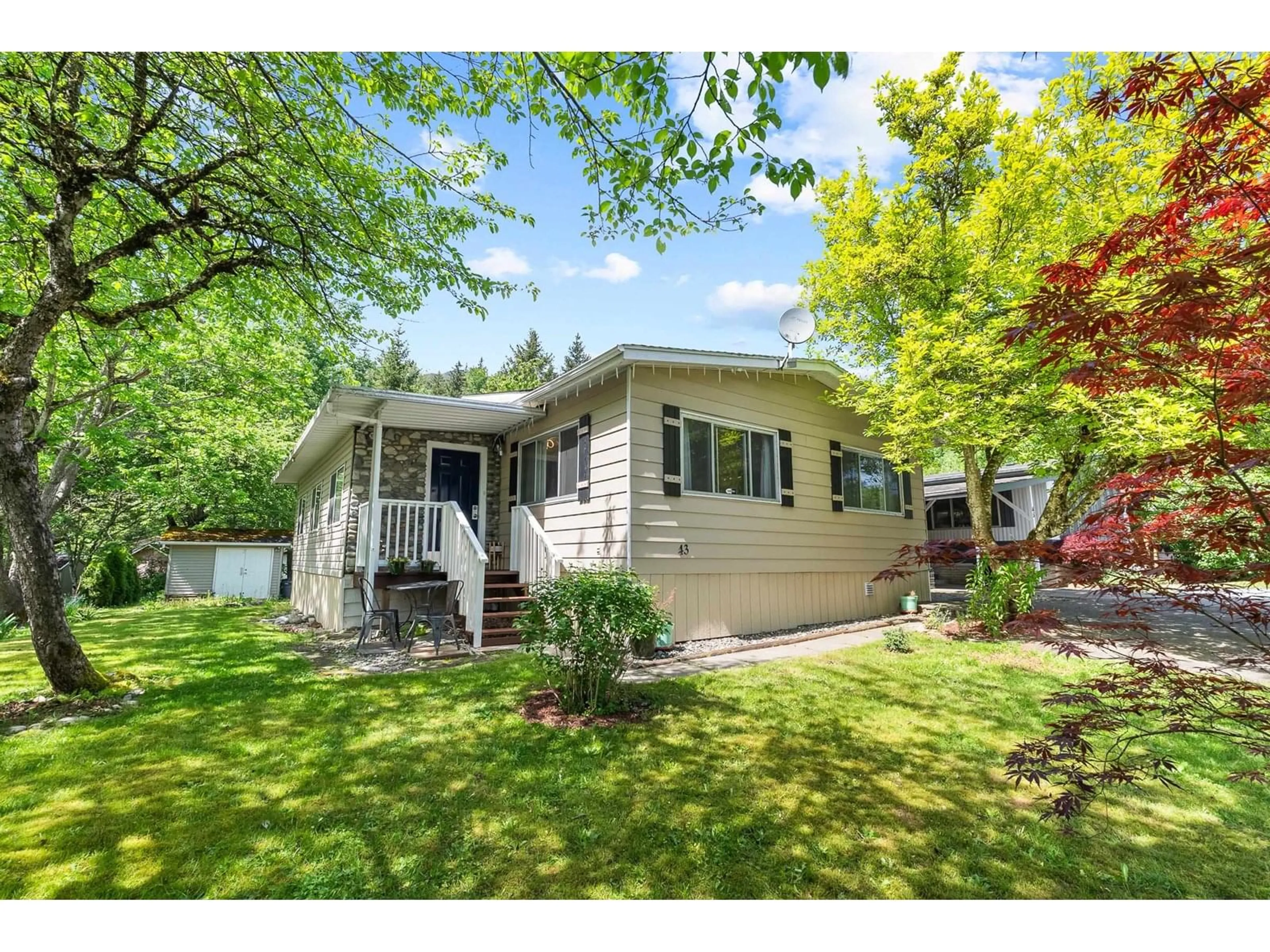Home with vinyl exterior material, street for 43 - 43201 LOUGHEED, Mission British Columbia V0M1G0