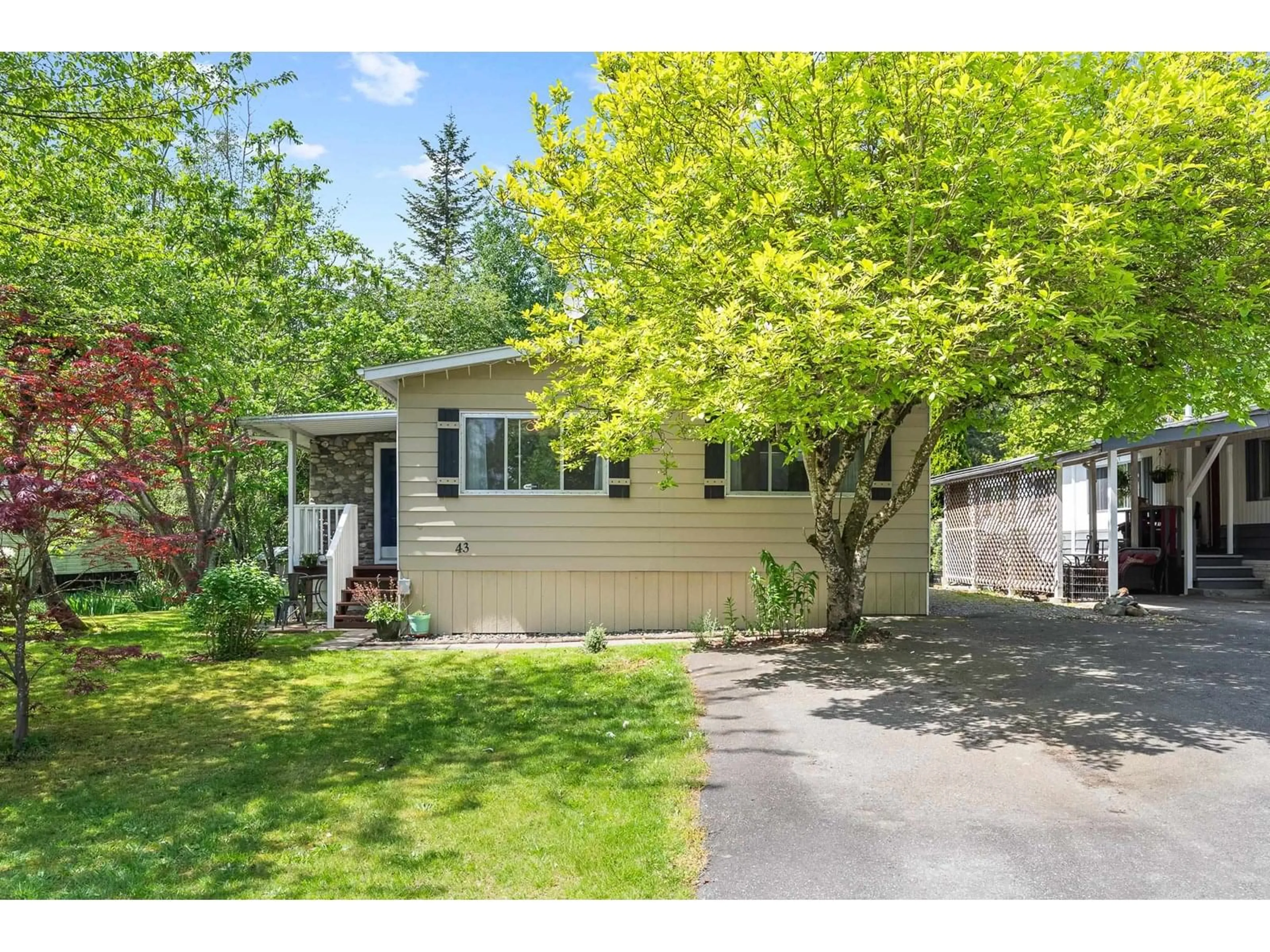 Home with vinyl exterior material, street for 43 - 43201 LOUGHEED, Mission British Columbia V0M1G0