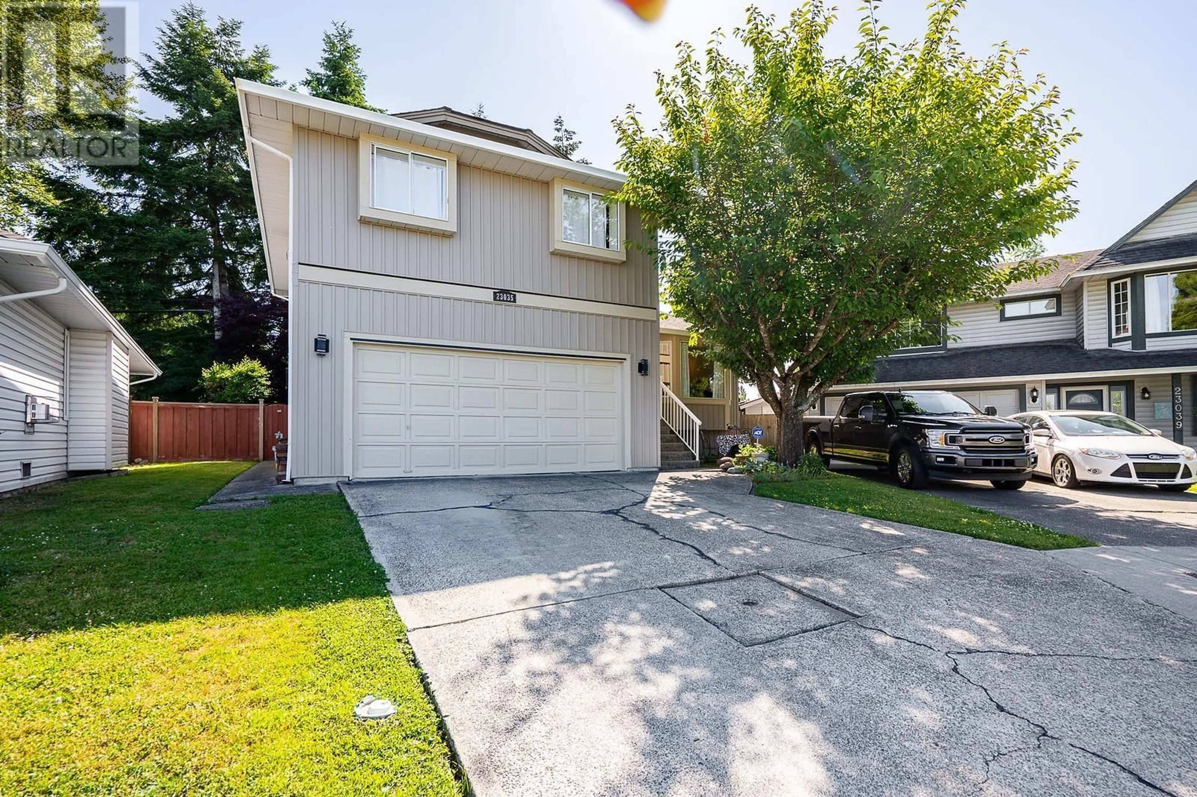 Home with vinyl exterior material, street for 23035 OLUND CRESCENT, Maple Ridge British Columbia V2X0E8