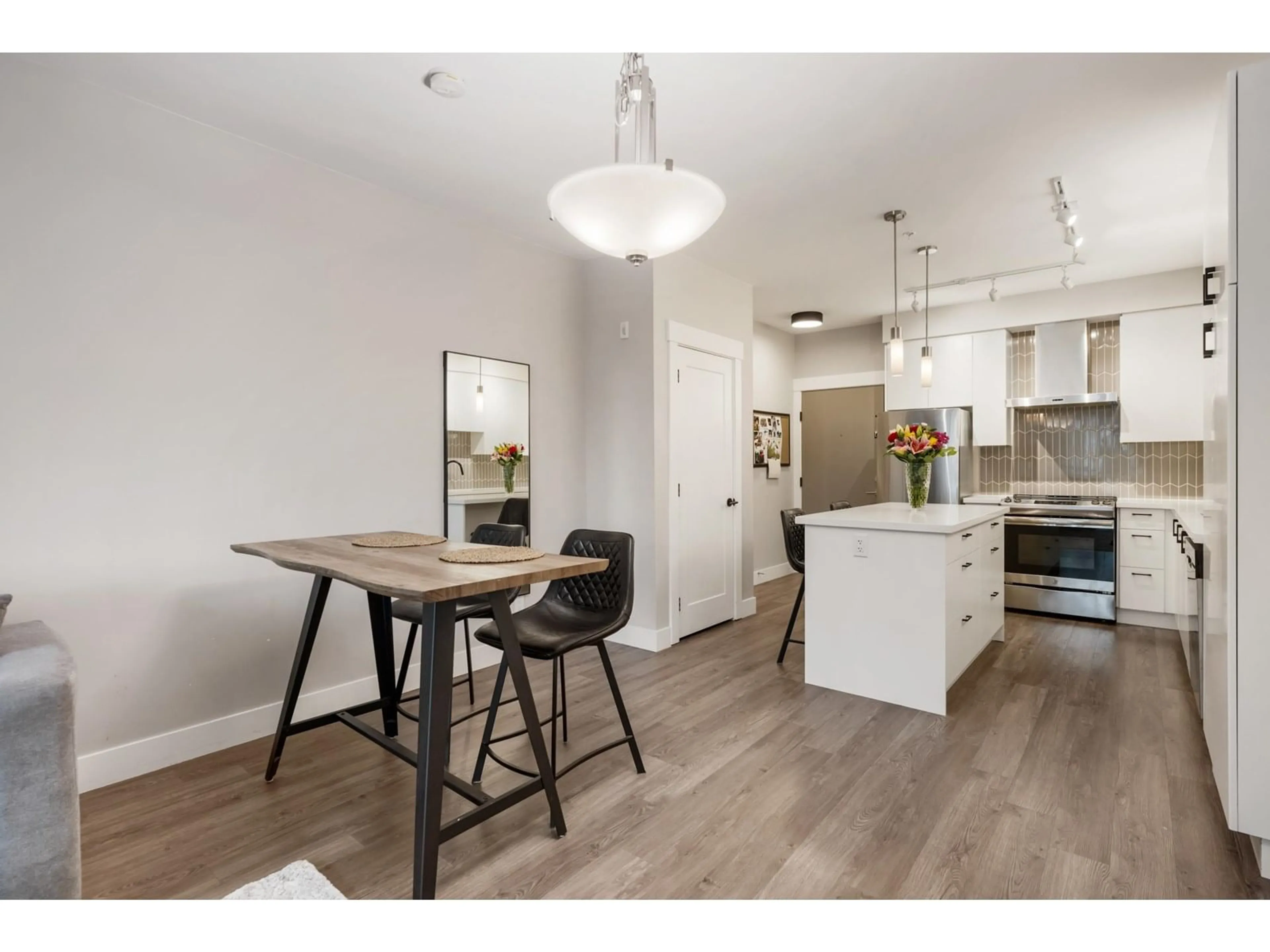 Open concept kitchen, wood/laminate floor for B308 - 20838 78B, Langley British Columbia V2Y3M2