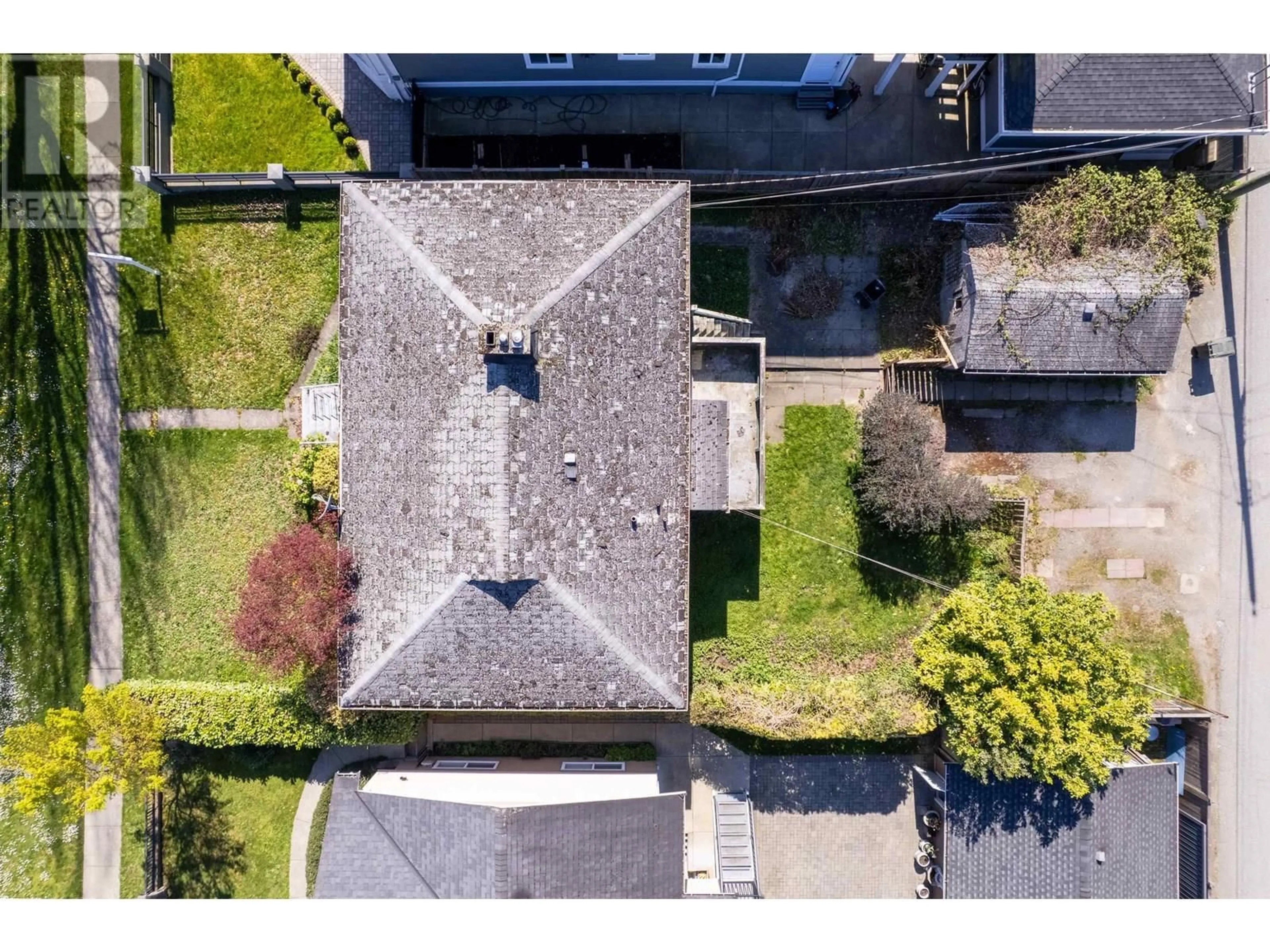 A pic from outside/outdoor area/front of a property/back of a property/a pic from drone, street for 7975 16TH AVENUE, Burnaby British Columbia V3N1R4