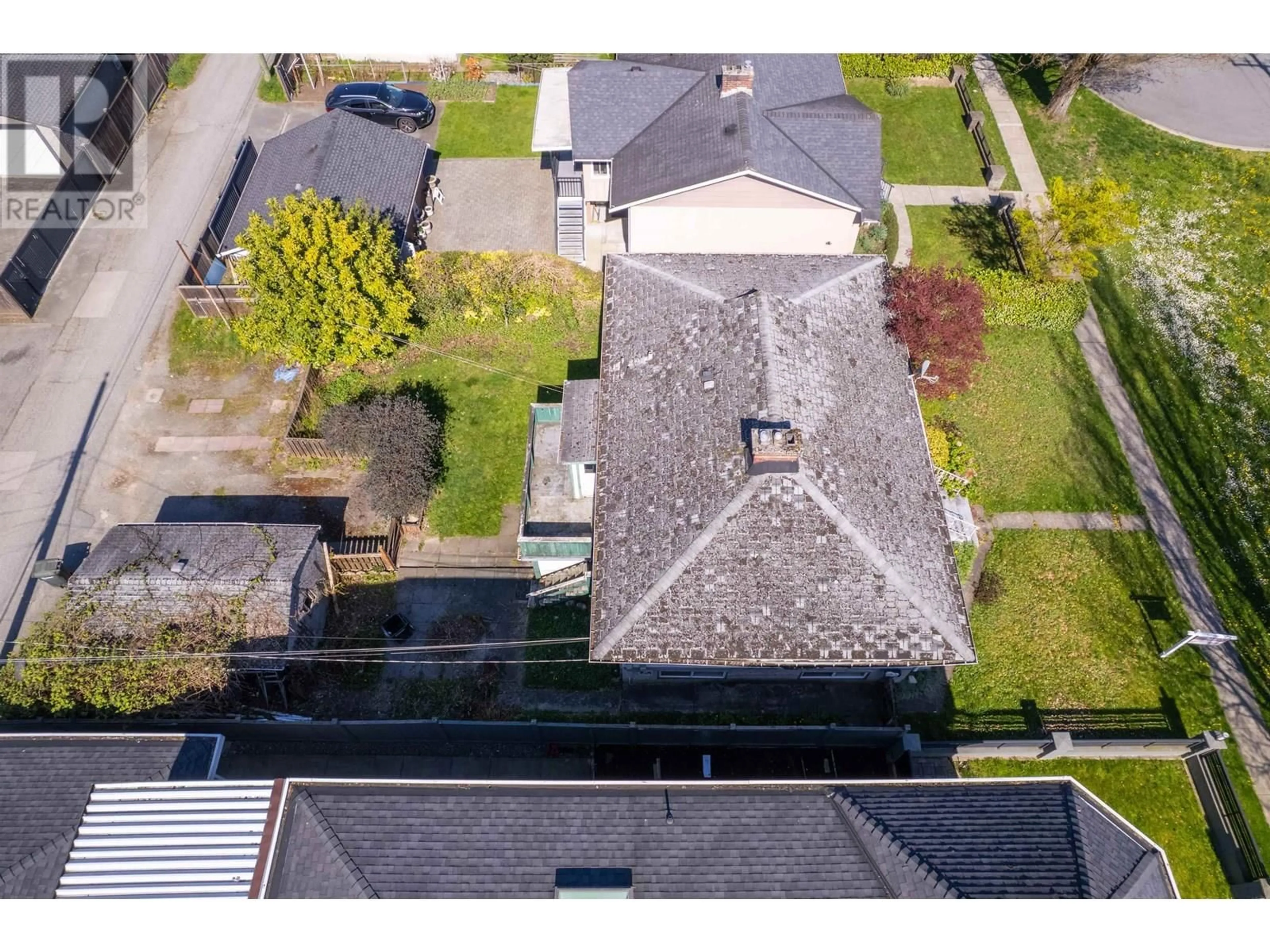 A pic from outside/outdoor area/front of a property/back of a property/a pic from drone, street for 7975 16TH AVENUE, Burnaby British Columbia V3N1R4