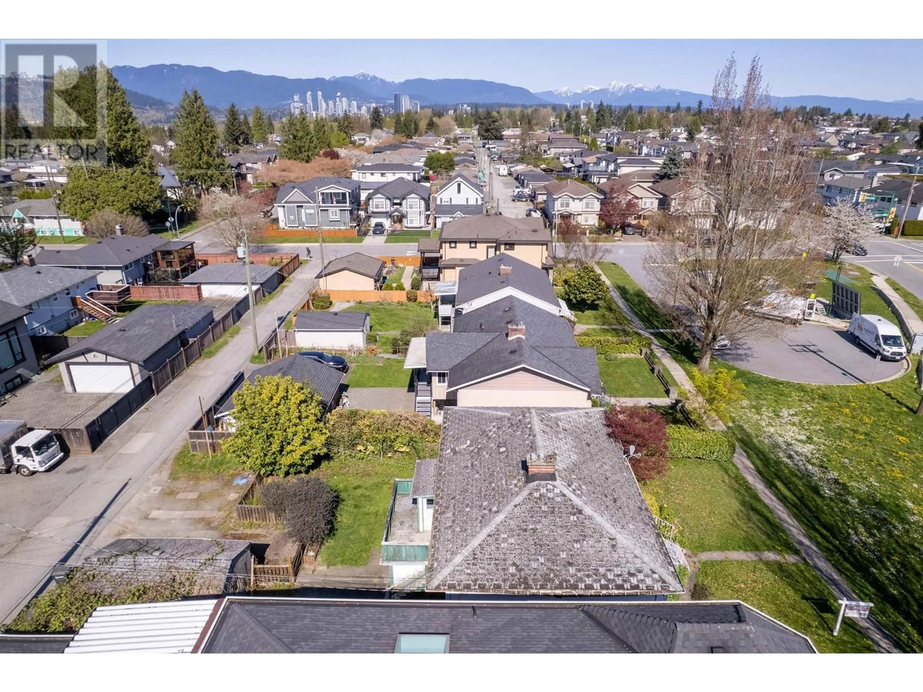 A pic from outside/outdoor area/front of a property/back of a property/a pic from drone, unknown for 7975 16TH AVENUE, Burnaby British Columbia V3N1R4