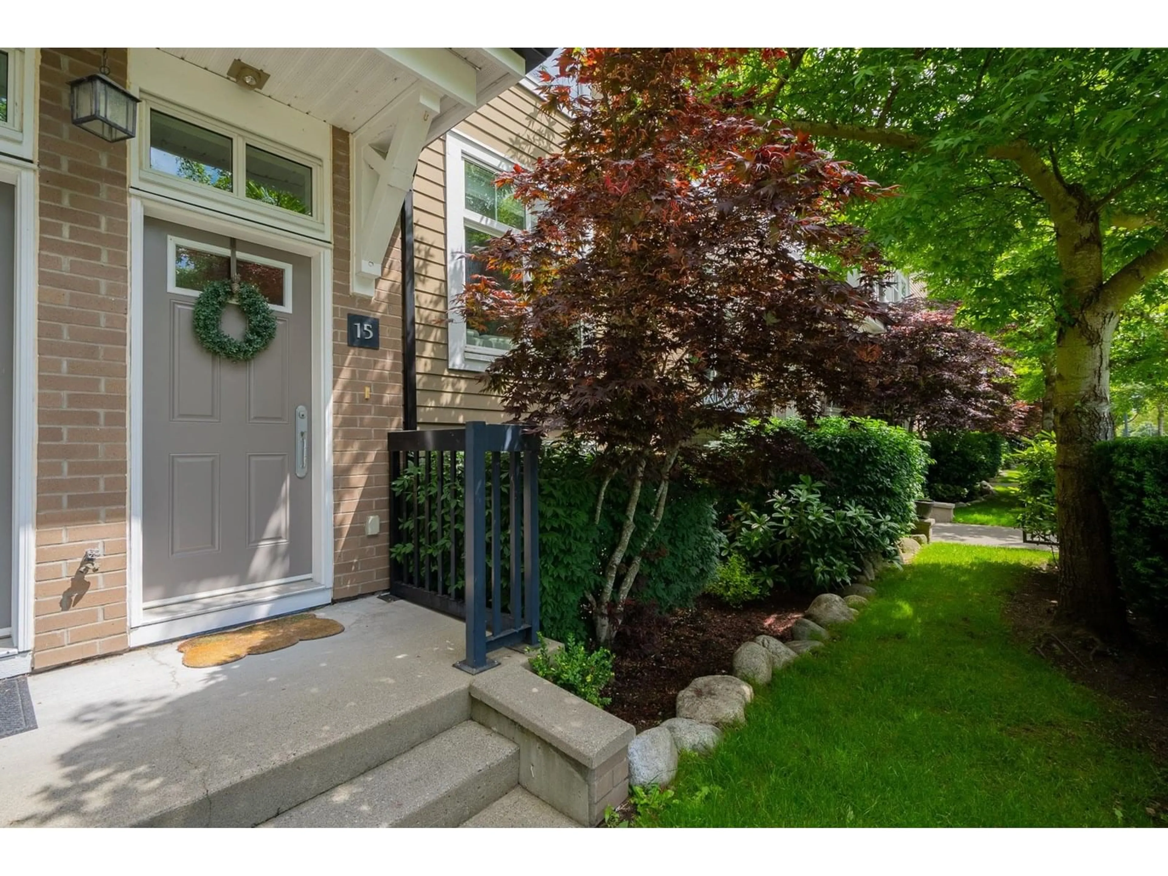 Indoor entryway for 15 - 15833 26, Surrey British Columbia V3Z2X5