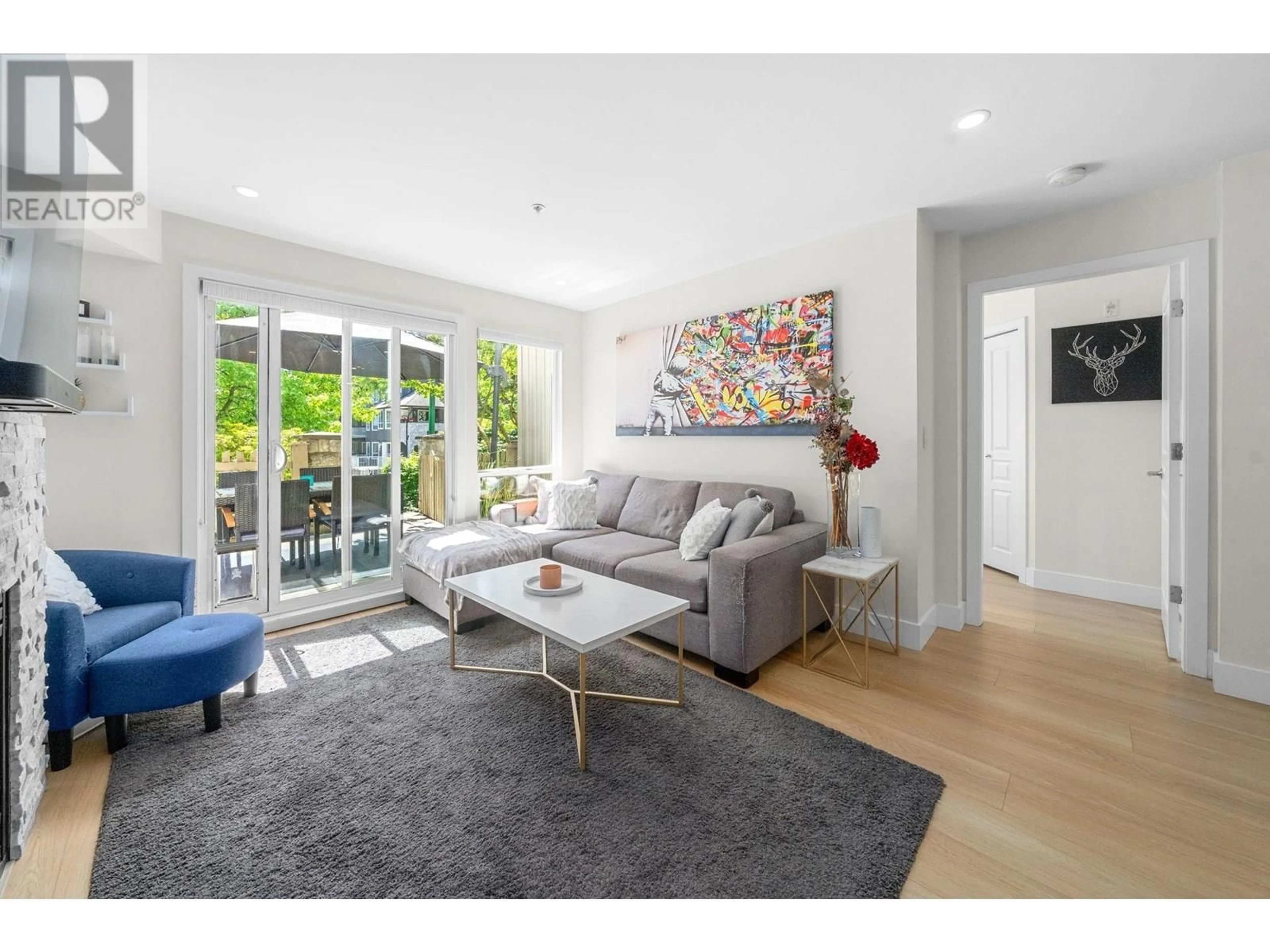 Living room with furniture, unknown for 151 - 1100 29TH STREET, North Vancouver British Columbia V7K3E4