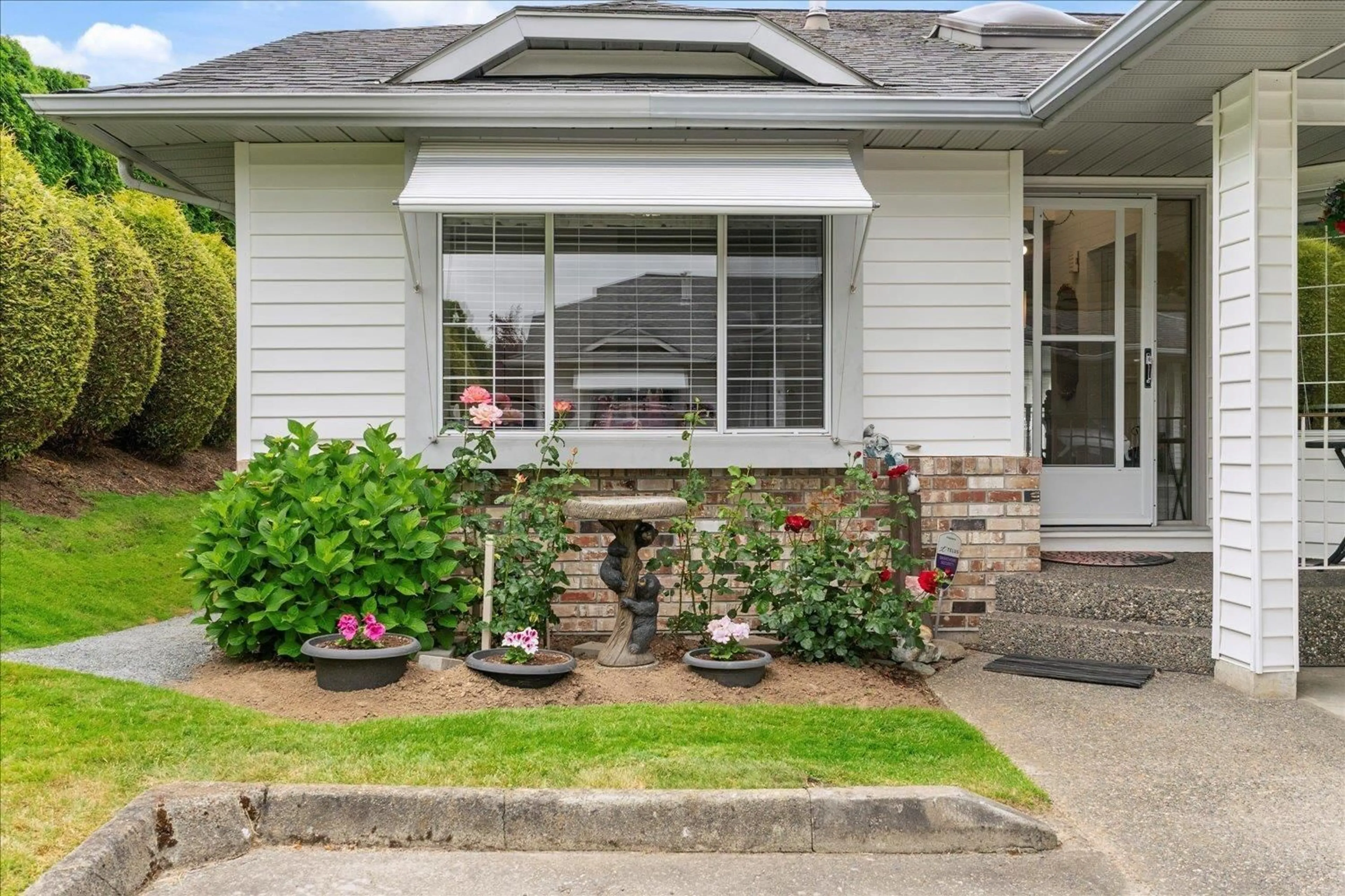 Home with vinyl exterior material, street for 7 - 3055 TRAFALGAR, Abbotsford British Columbia V2S7X8