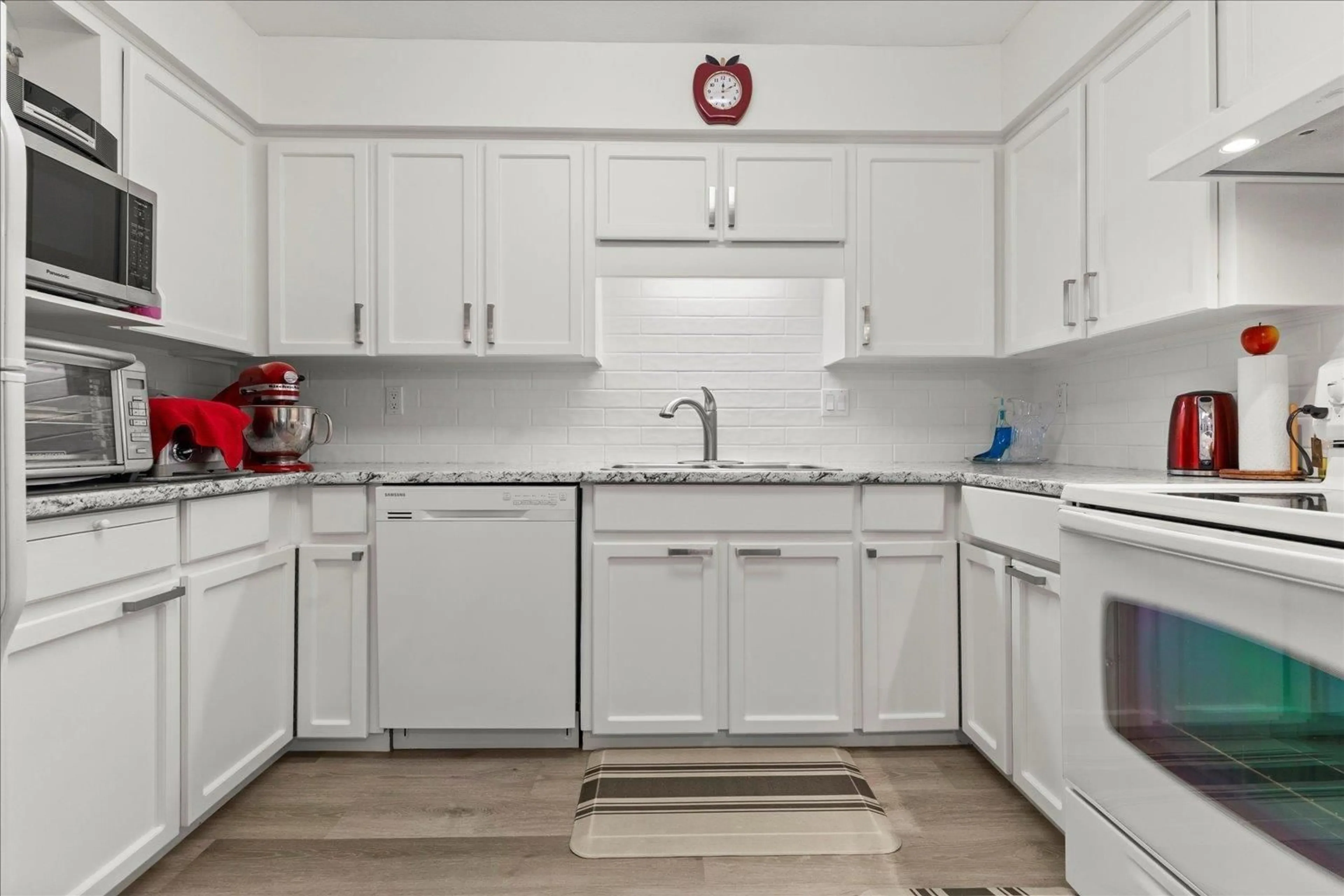Standard kitchen, unknown for 7 - 3055 TRAFALGAR, Abbotsford British Columbia V2S7X8