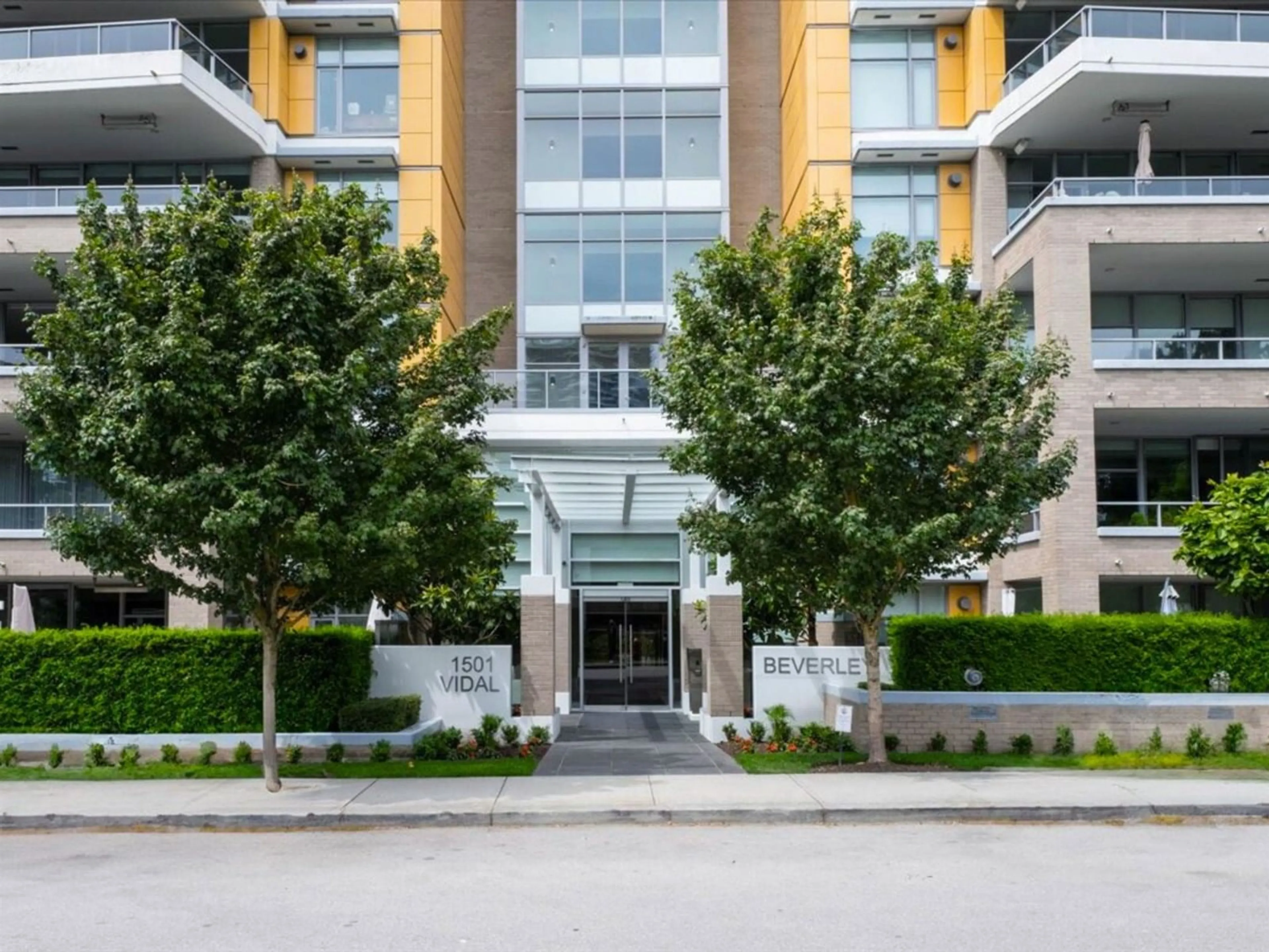 Indoor foyer for 305 - 1501 VIDAL, White Rock British Columbia V4B0B5