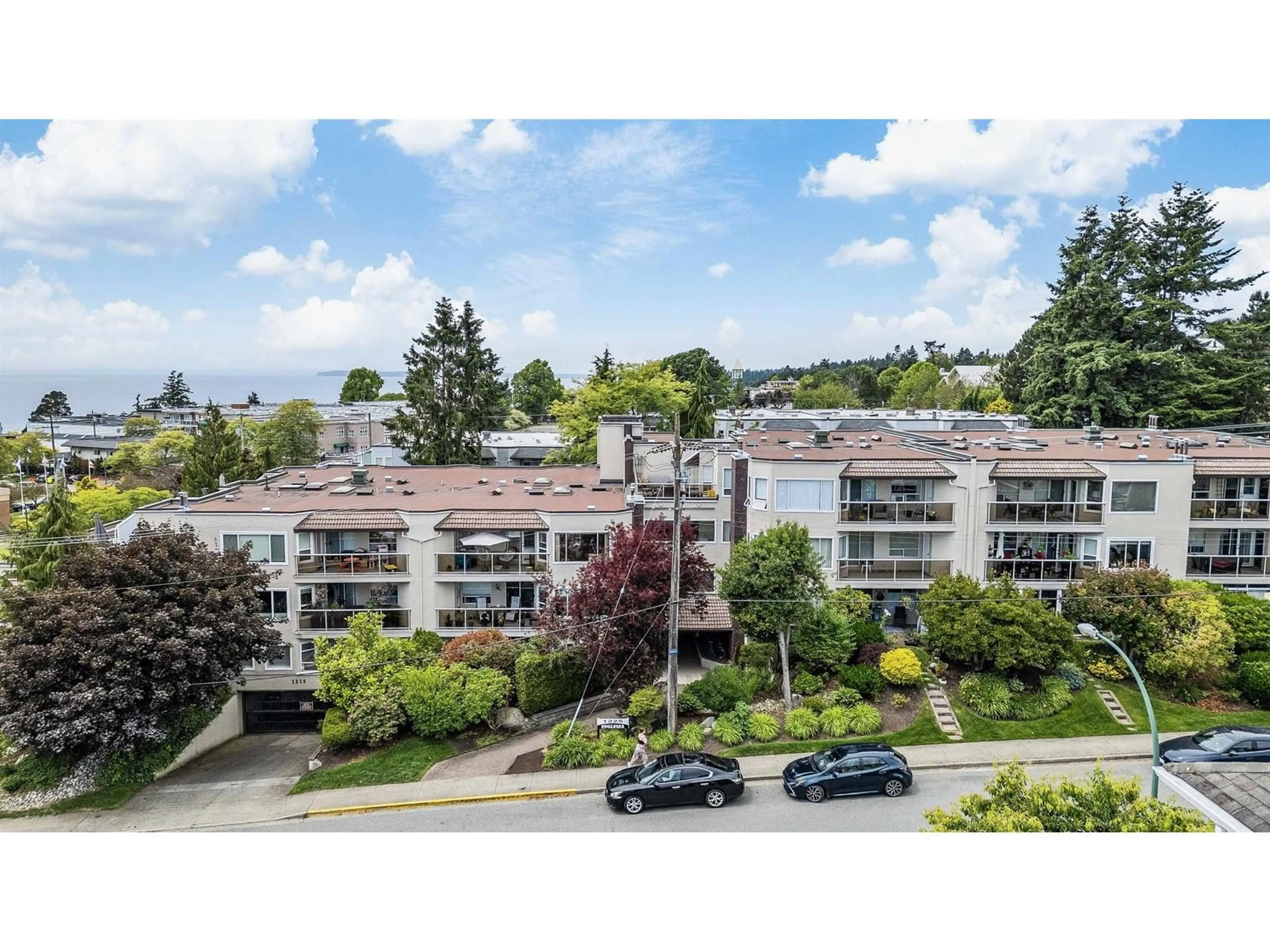A pic from outside/outdoor area/front of a property/back of a property/a pic from drone, mountain view for 405 - 1225 MERKLIN, White Rock British Columbia V4B4B8