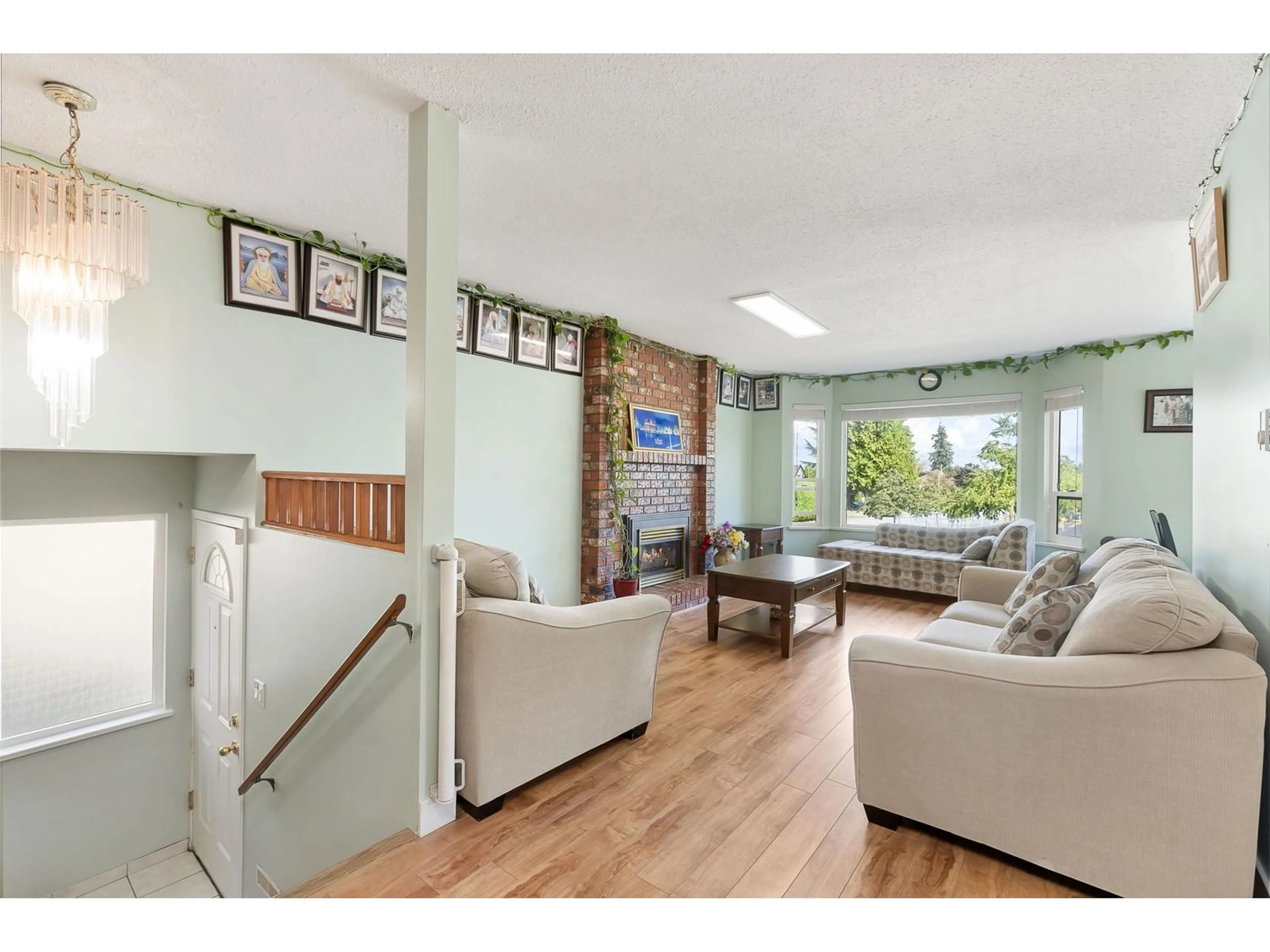 Living room with furniture, unknown for 6559 131, Surrey British Columbia V3W8G3