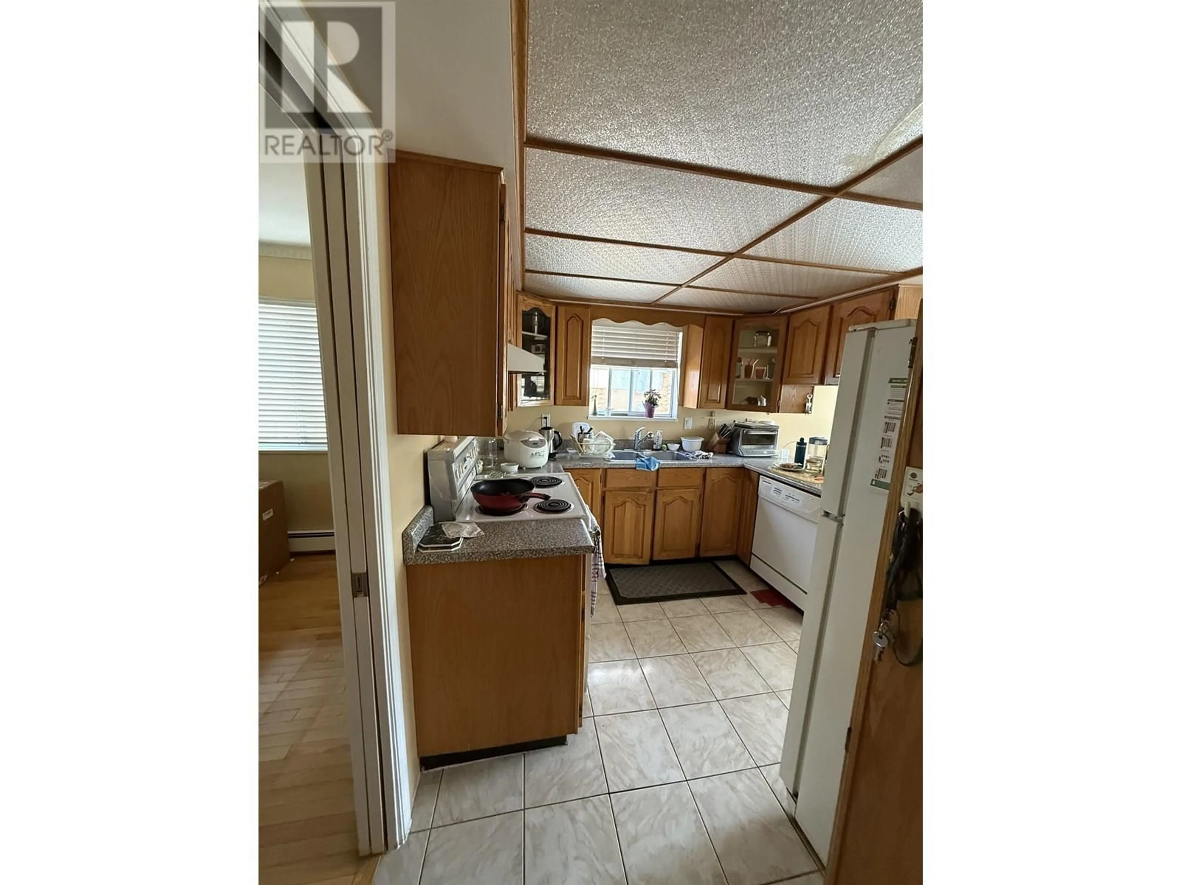 Standard kitchen, unknown for 2788 CAMBRIDGE STREET, Vancouver British Columbia V5K1L7