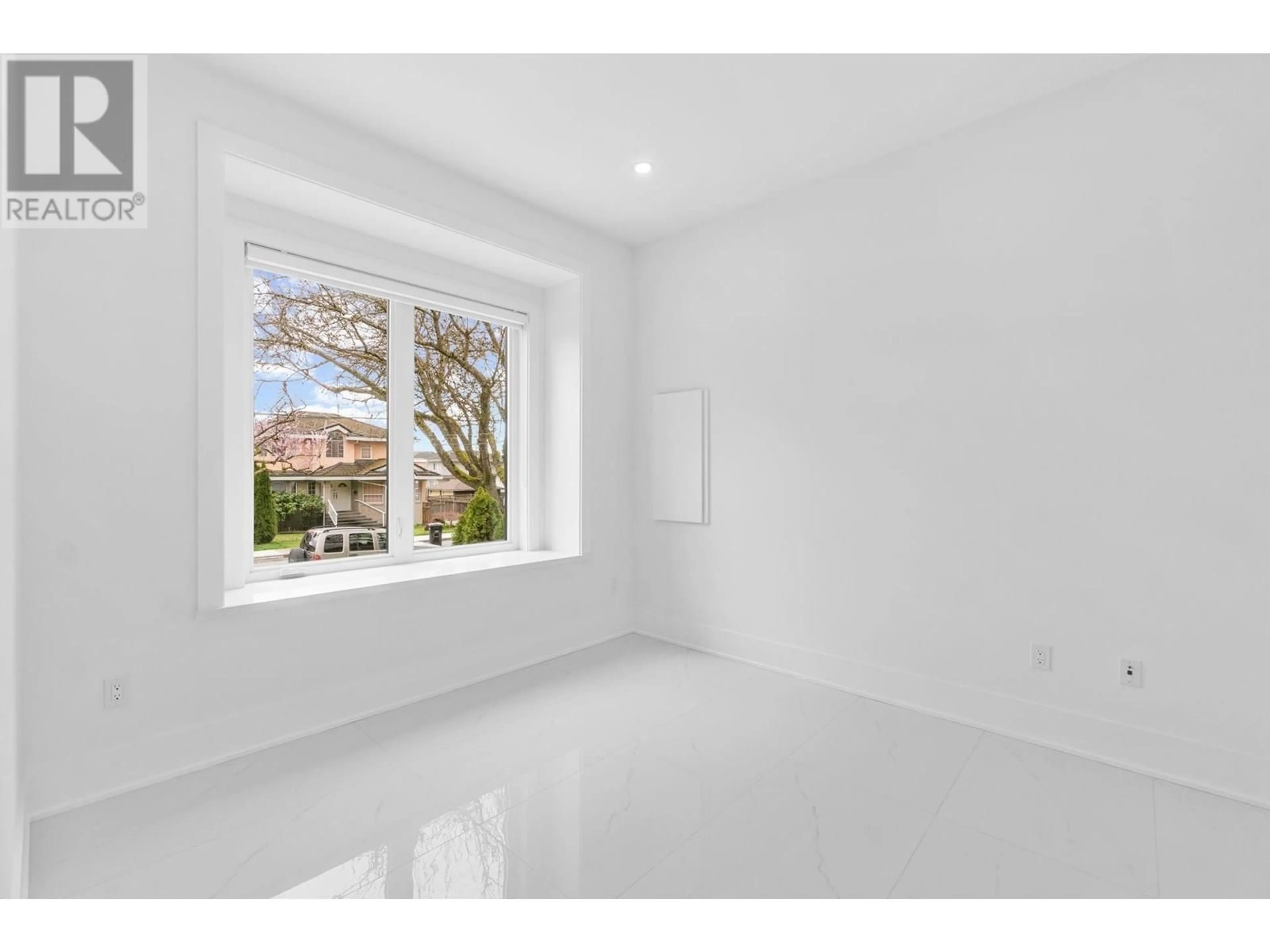 Unknown for 2 - 6765 KITCHENER STREET, Burnaby British Columbia V5B2J8