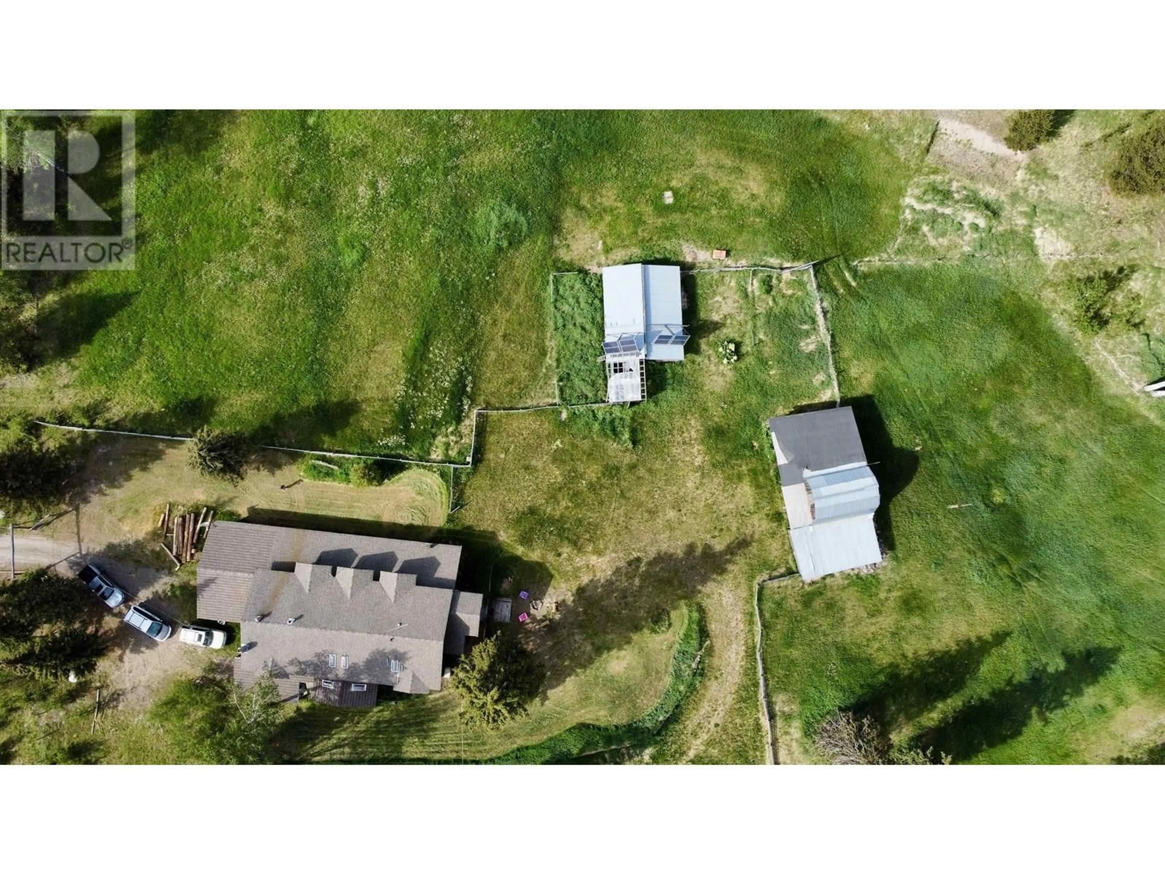 A pic from outside/outdoor area/front of a property/back of a property/a pic from drone, building for 7039 THOMAS ROAD, Lone Butte British Columbia V0K1X1