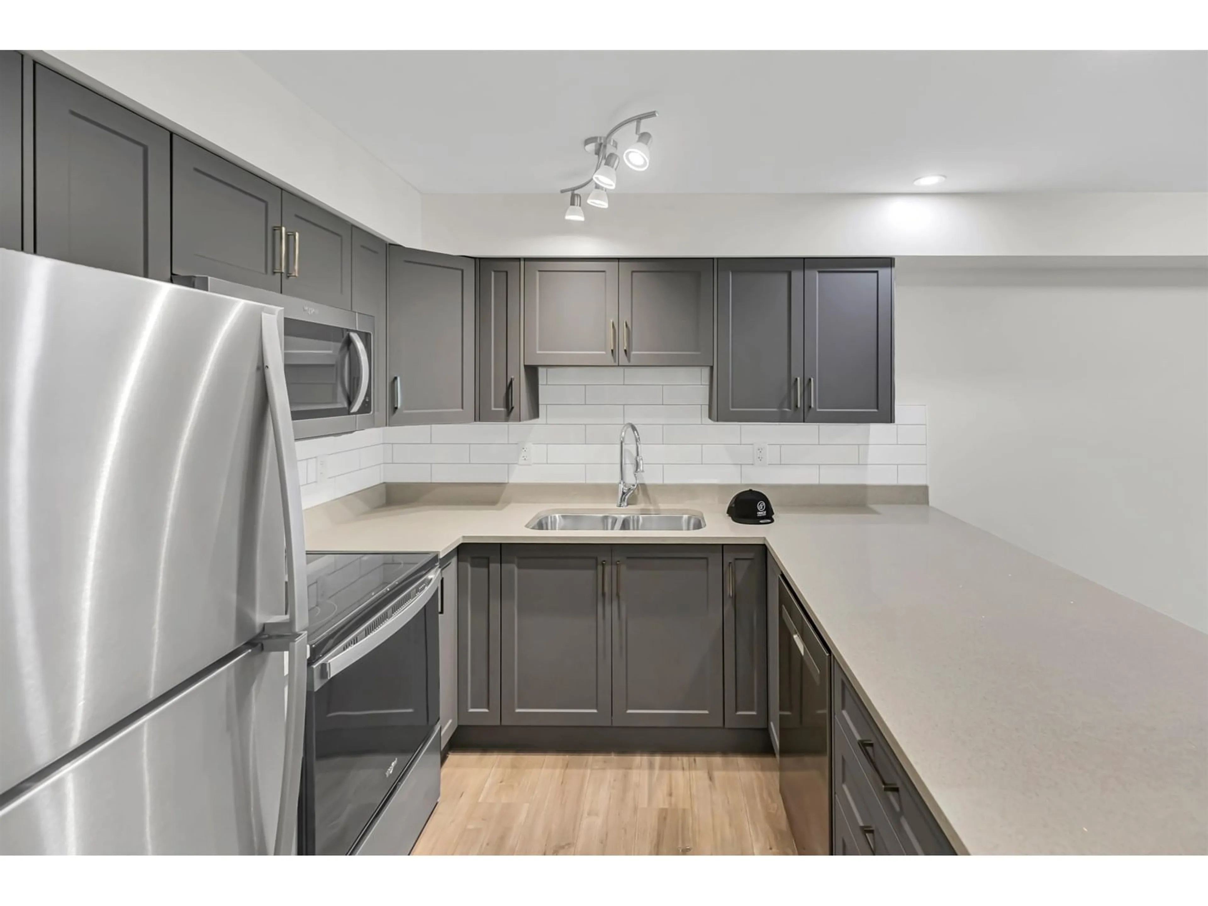 Standard kitchen, unknown for 319 - 30515 CARDINAL, Abbotsford British Columbia V2T0A8