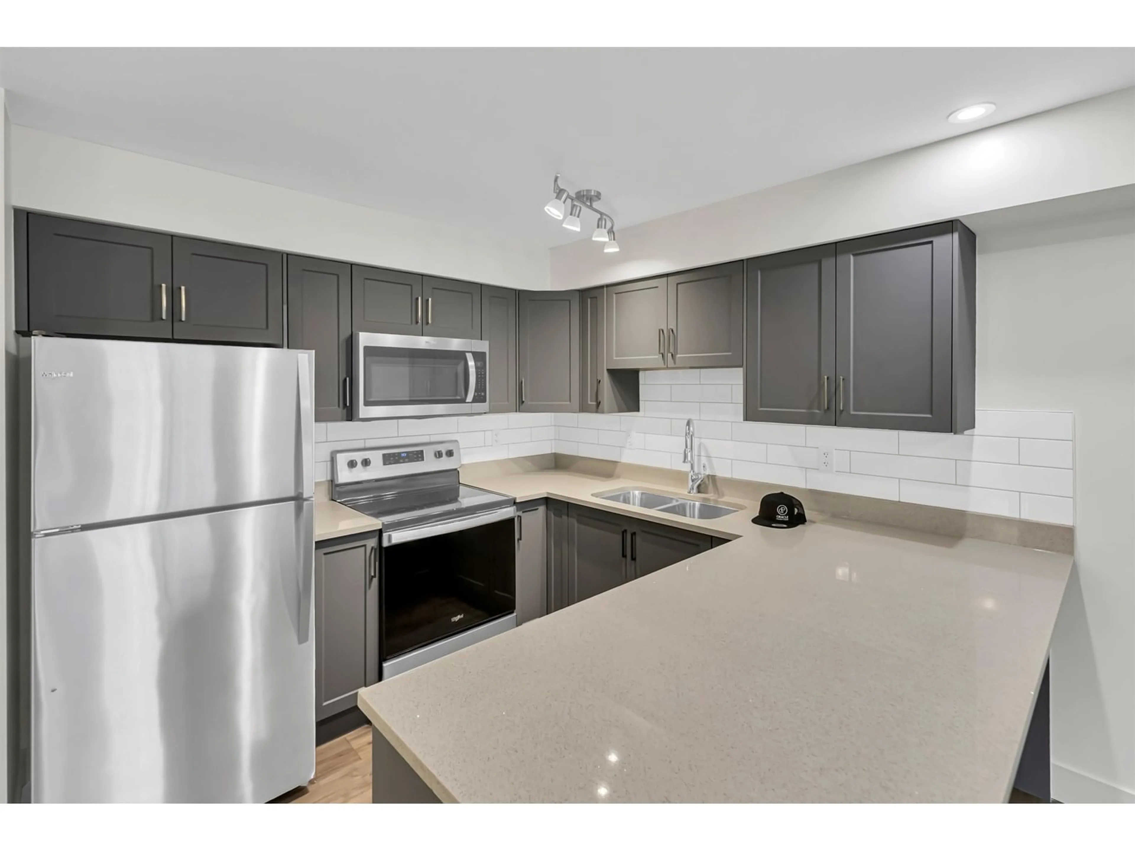 Standard kitchen, unknown for 319 - 30515 CARDINAL, Abbotsford British Columbia V2T0A8