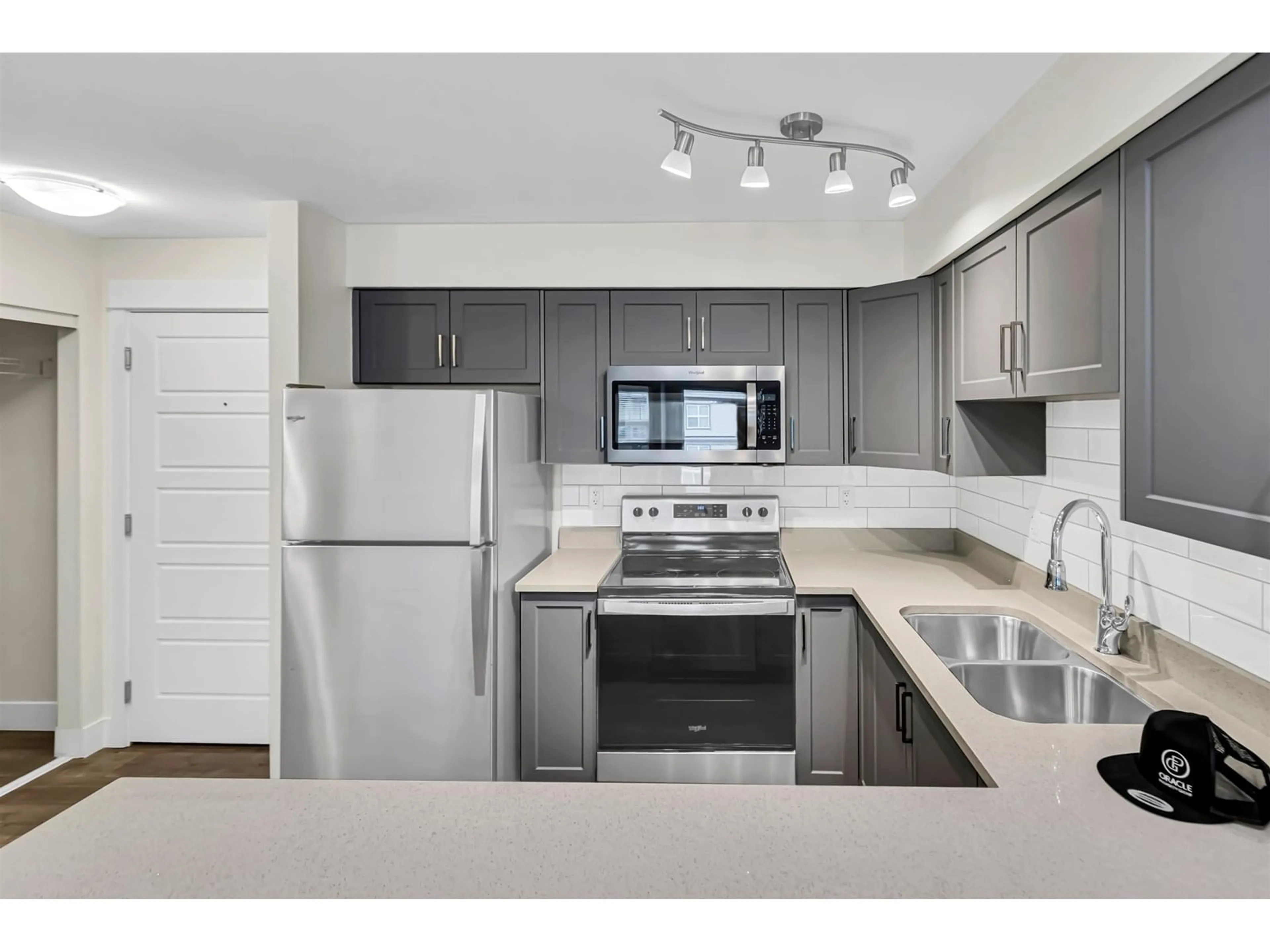 Standard kitchen, unknown for 319 - 30515 CARDINAL, Abbotsford British Columbia V2T0A8