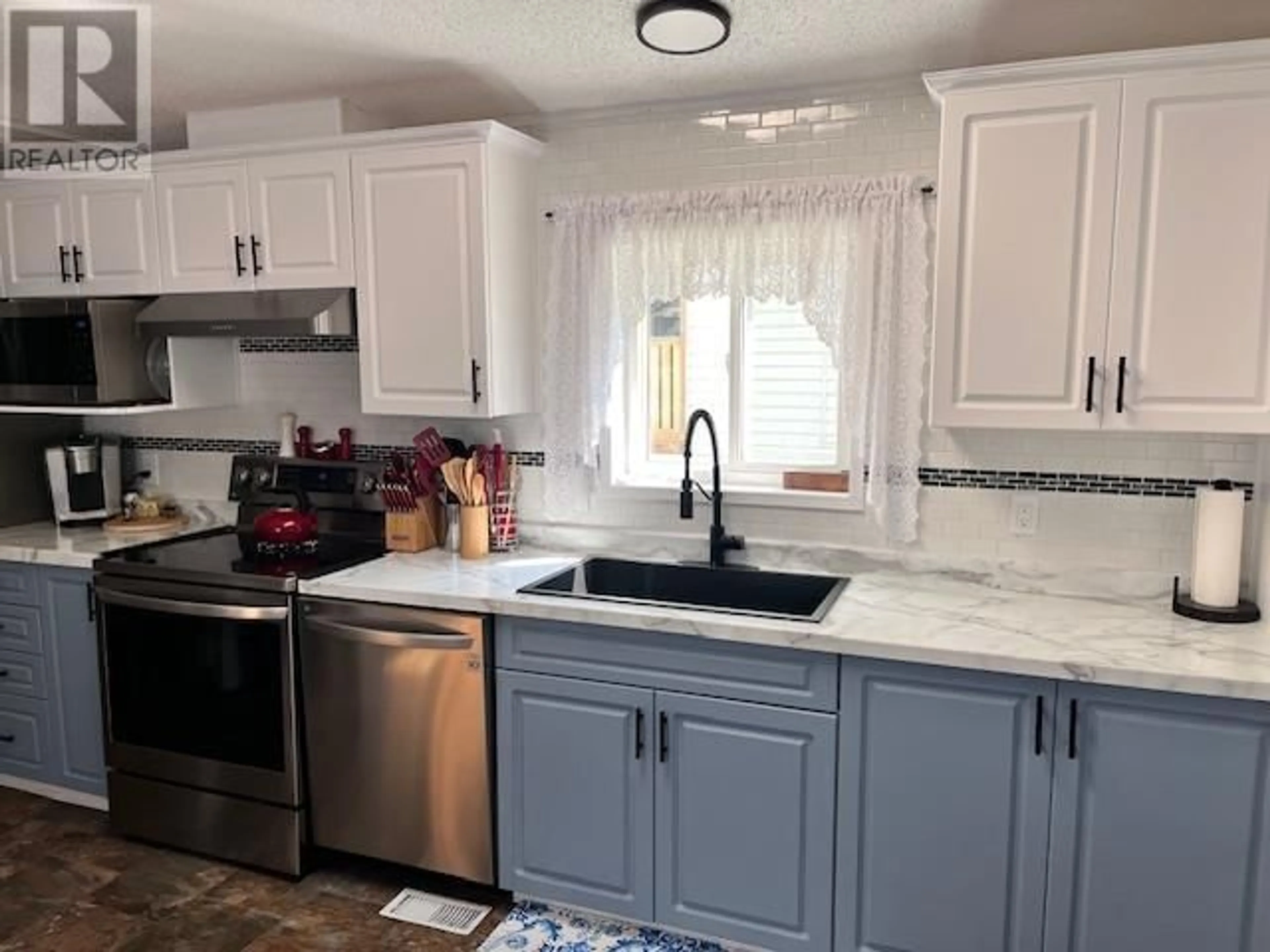 Open concept kitchen, ceramic/tile floor for 33 - 3656 HILBORN ROAD, Quesnel British Columbia V2J3P7
