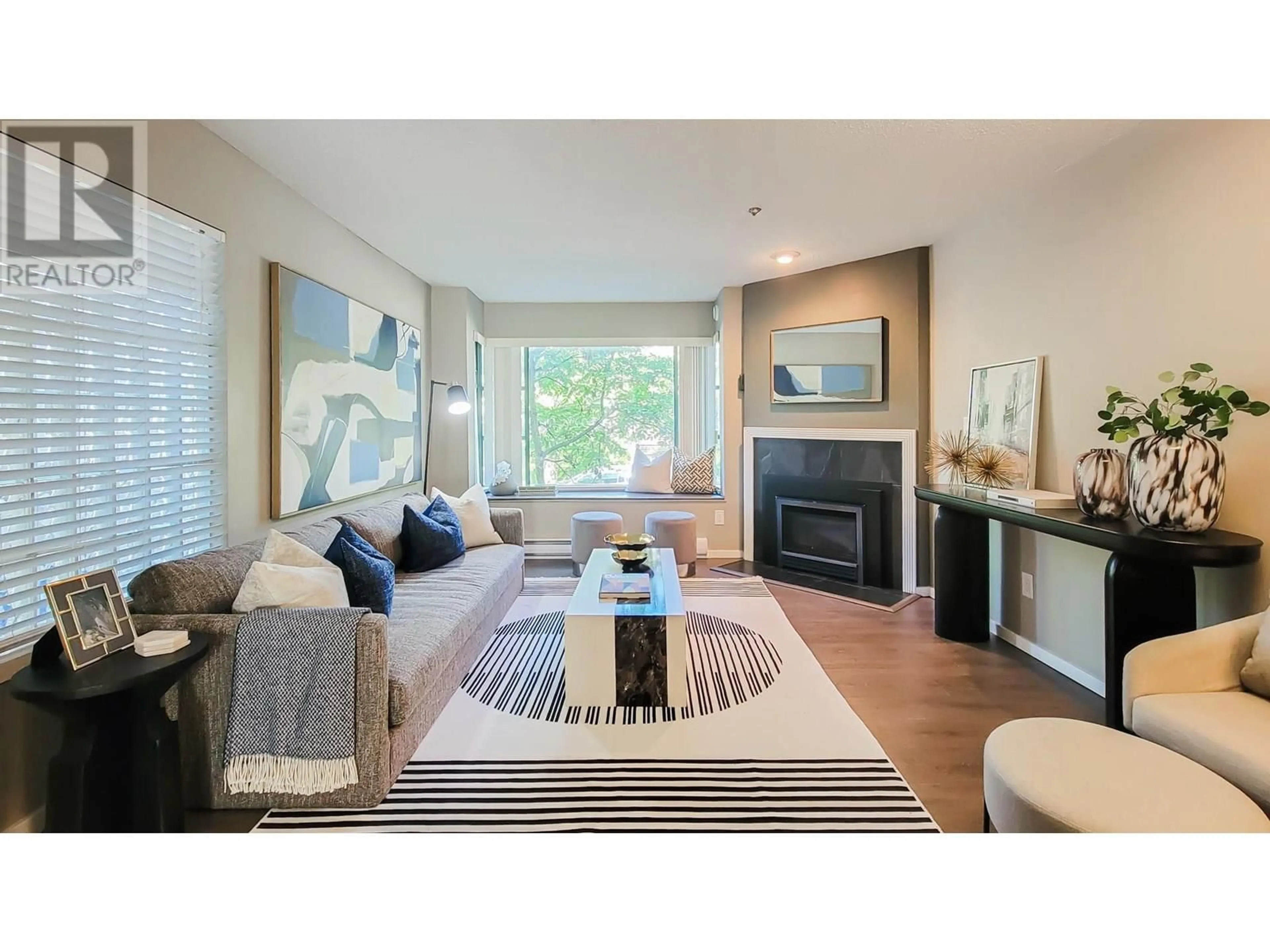 Living room with furniture, wood/laminate floor for 3167 LAUREL STREET, Vancouver British Columbia V5Z3T7