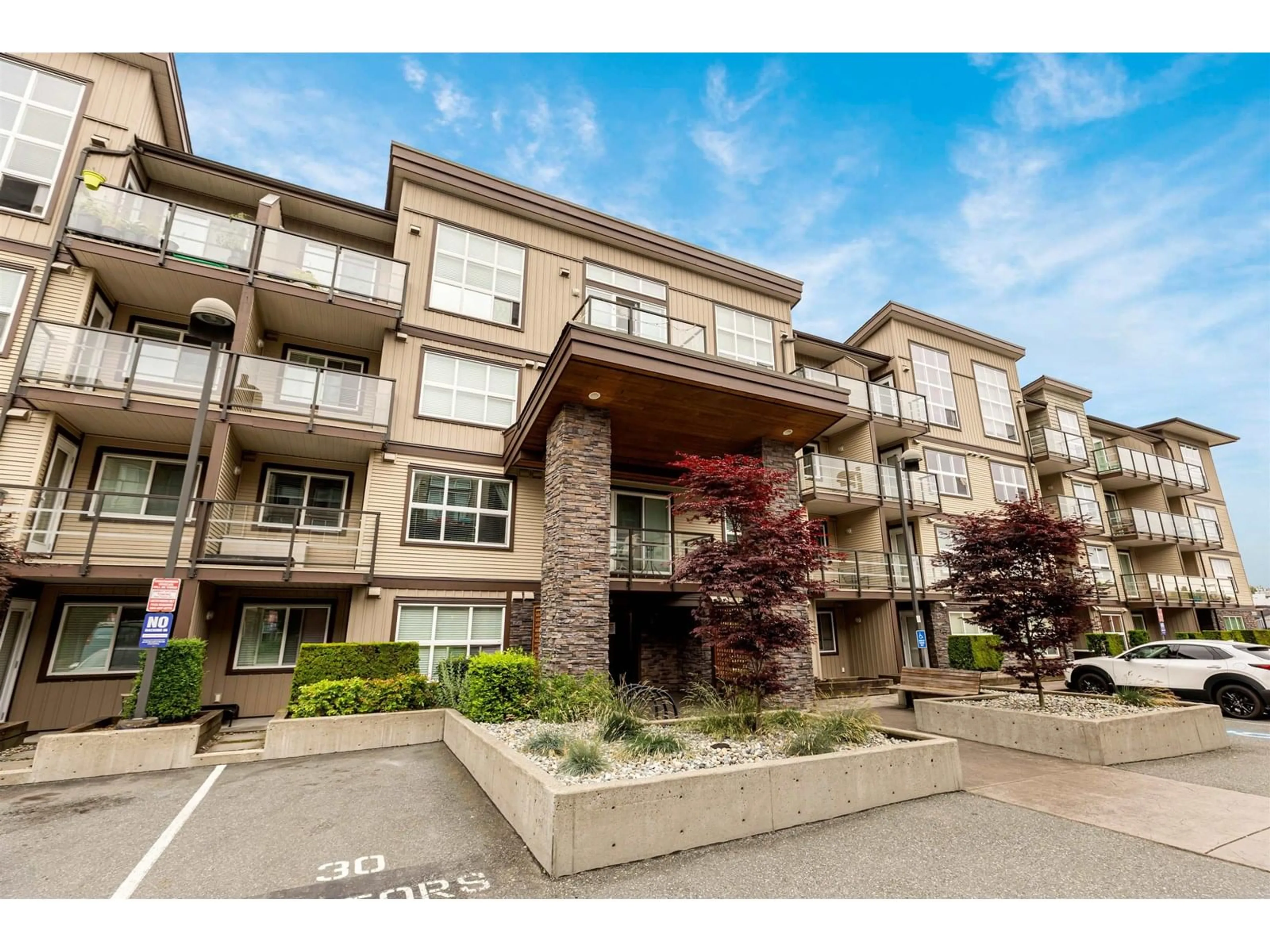 Patio, unknown for 324 - 30525 CARDINAL, Abbotsford British Columbia V2T0A8